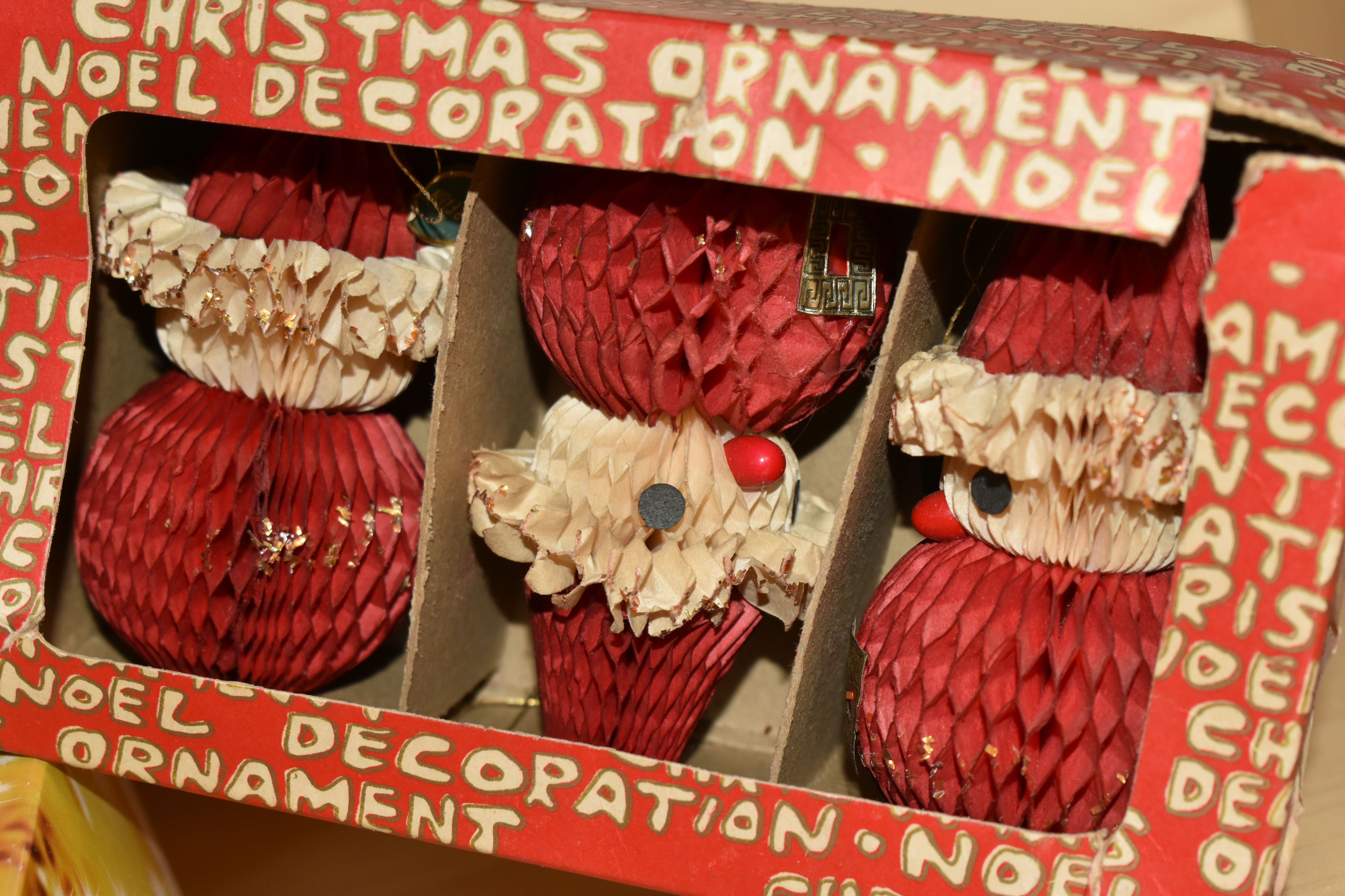 A GROUP OF MID TWENTIETH CENTURY AND SIMILAR CHRISTMAS BAUBLES, to include three boxes of vintage - Image 8 of 8
