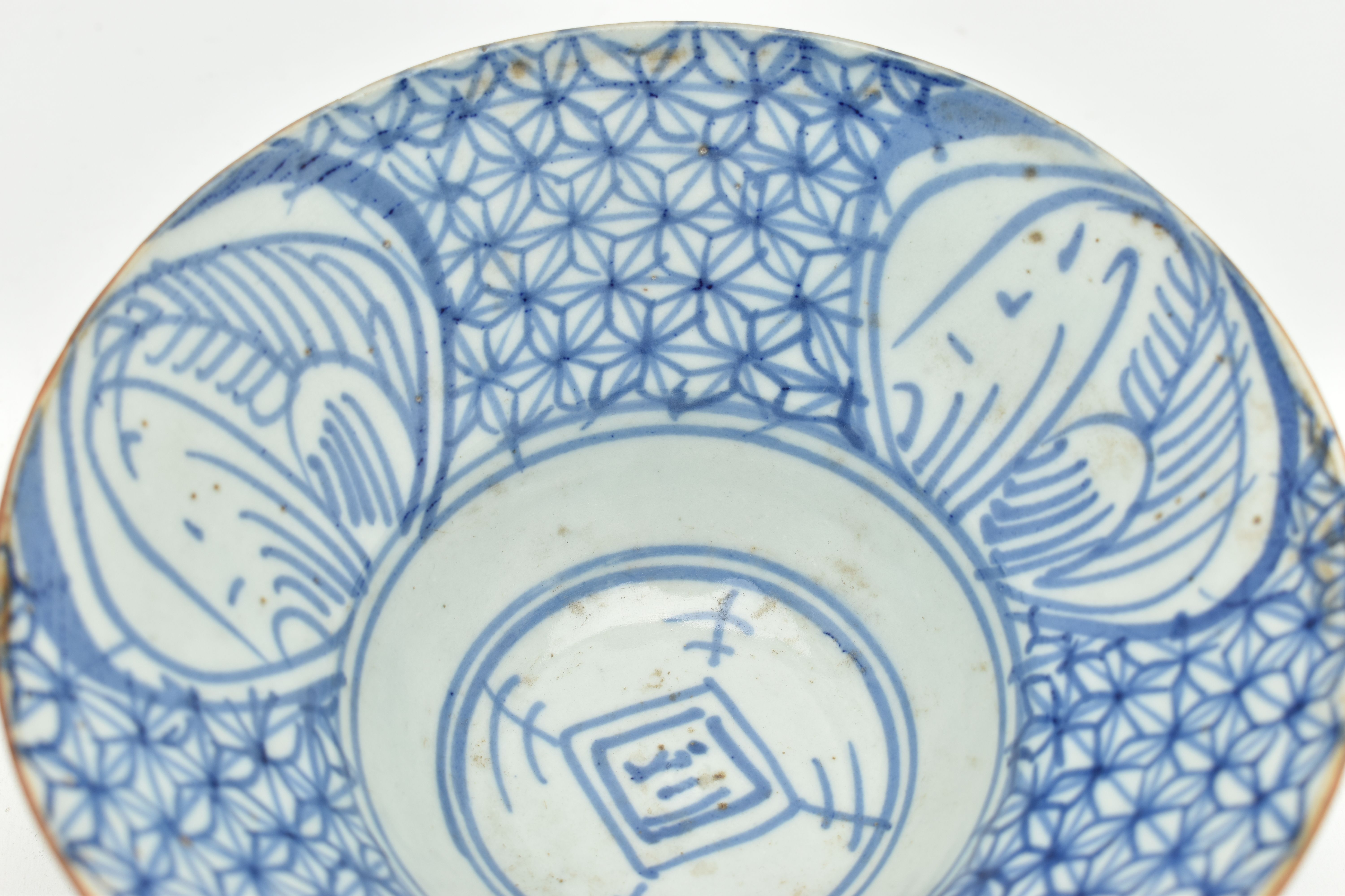 A LATE 18TH / EARLY 19TH CENTURY CHINESE PORCELAIN BLUE AND WHITE PORCELAIN TEK SING CARGO TYPE - Image 4 of 8