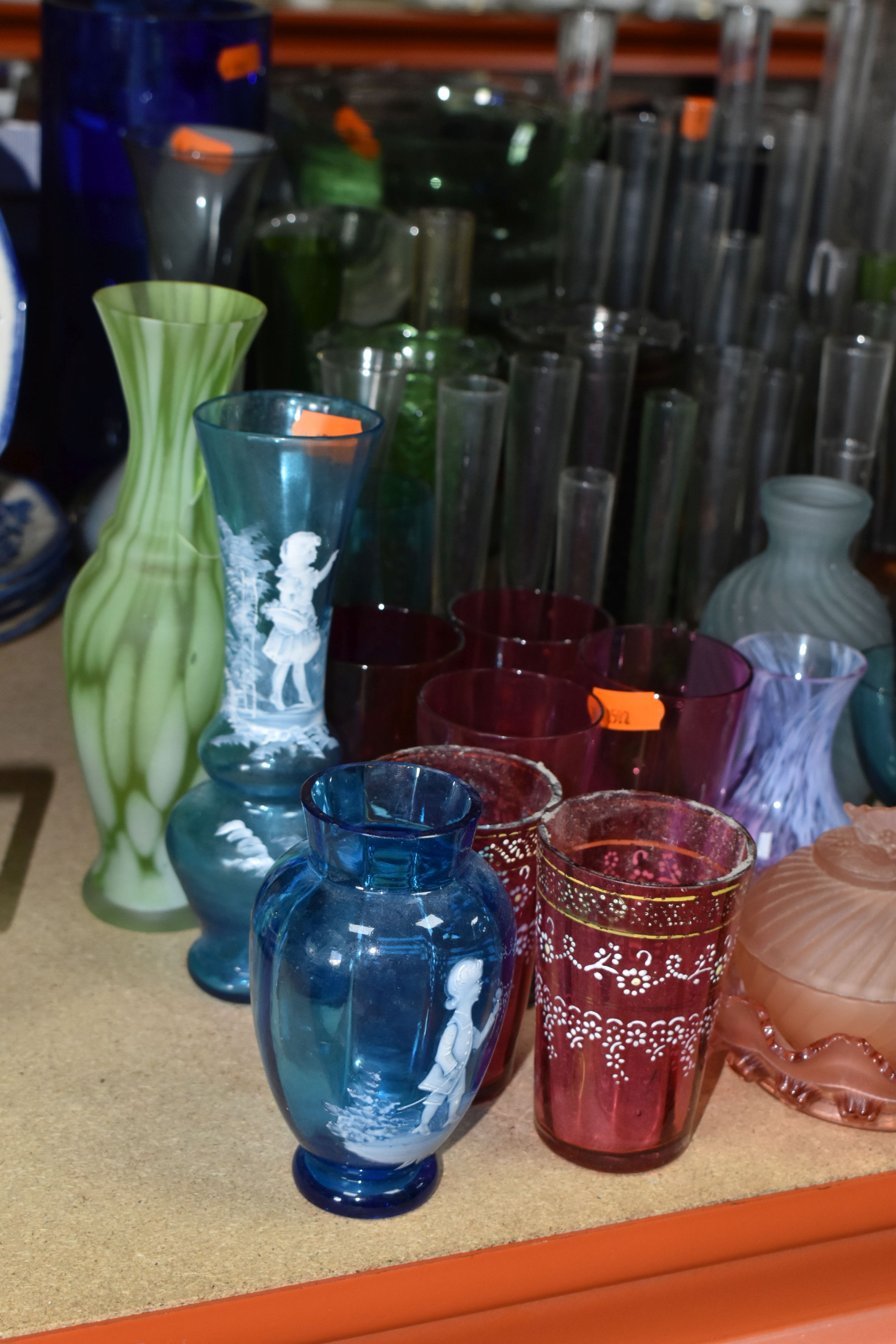 A COLLECTION OF COLOURED GLASSWARE, comprising two turquoise 'Mary Gregory' vases (one chipped), a - Image 4 of 5