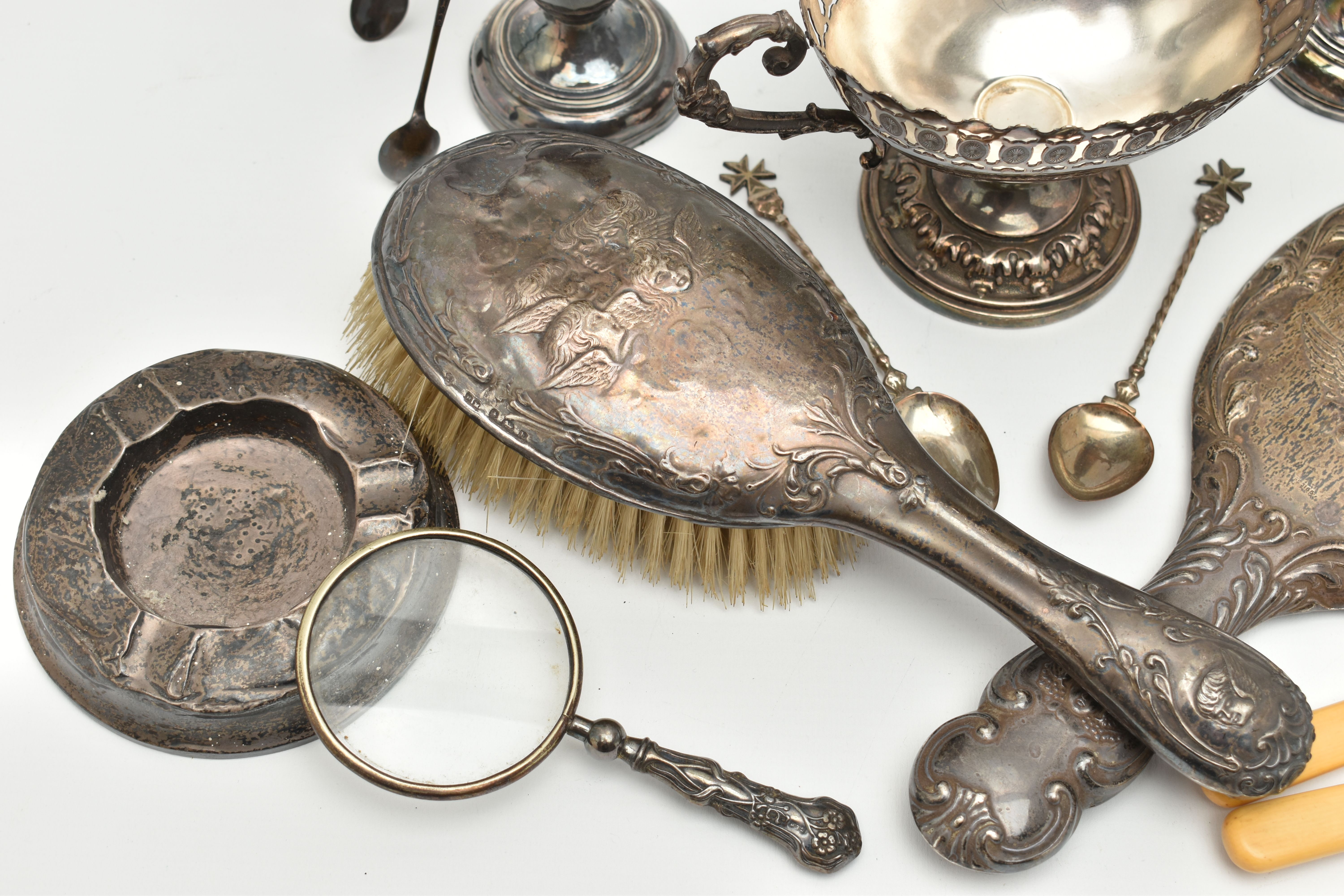 ASSORTED SILVER AND WHITE METAL ITEMS, to include a pair of silver posy vases, with wavy rims and - Image 3 of 8