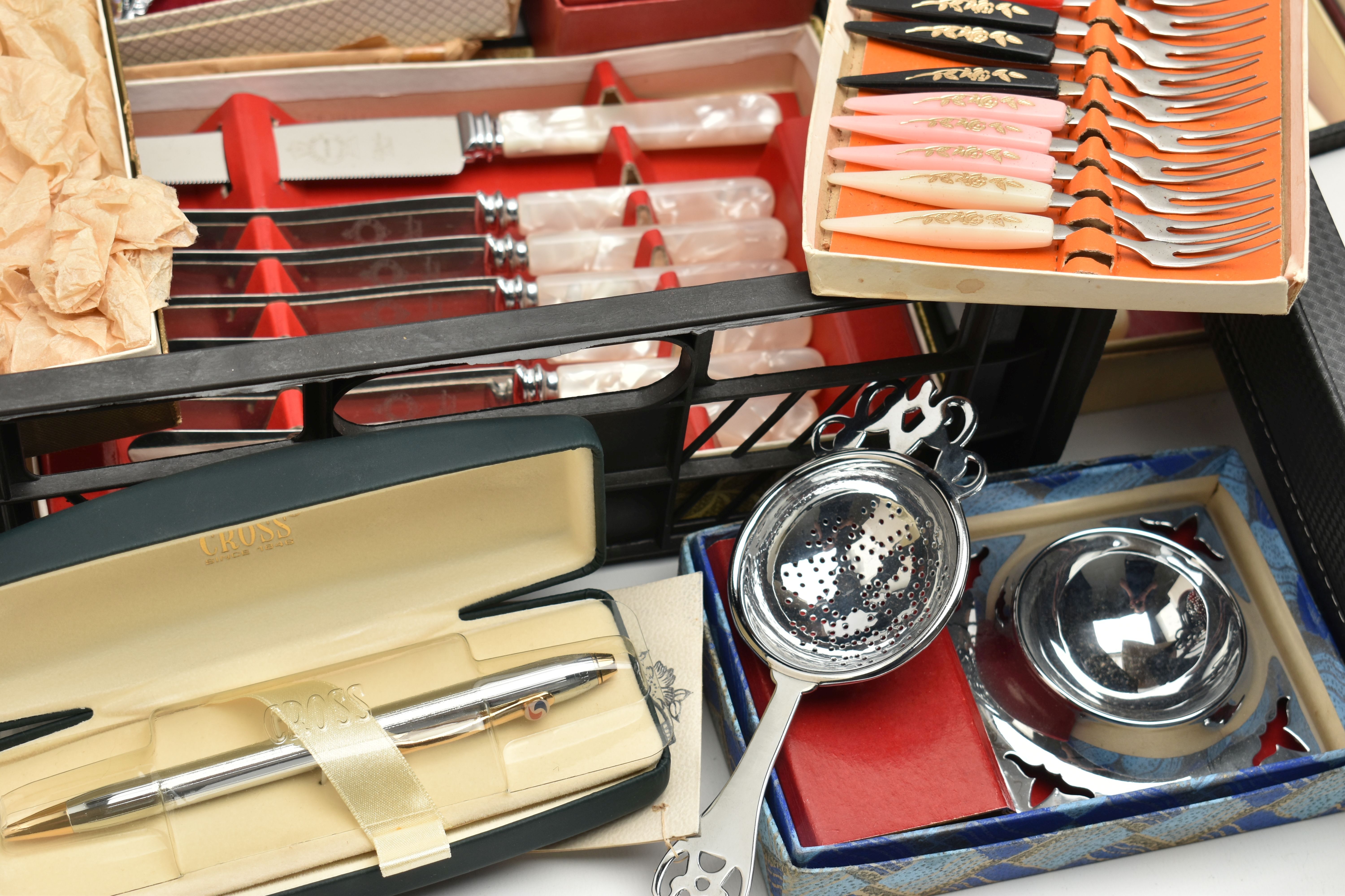 A BOX OF ASSORTED WHITE METAL WARE, to include cased sets of teaspoons, pickle forks, butter knives, - Image 6 of 6