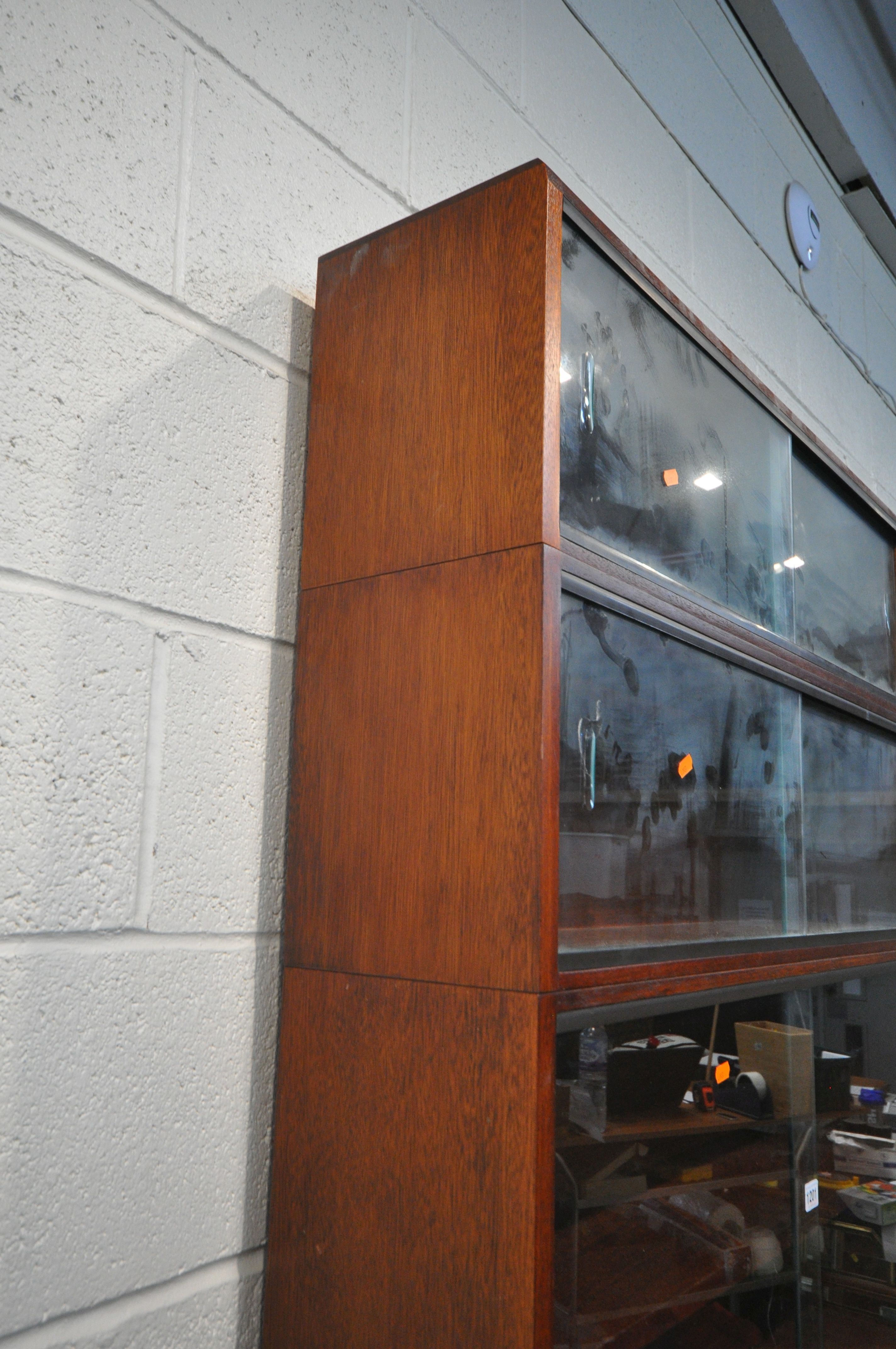 A 20TH CENTURY SIMPLEX SIX SECTION MAHOGANY STACKING BOOKCASE, all sections with double sliding - Image 3 of 5