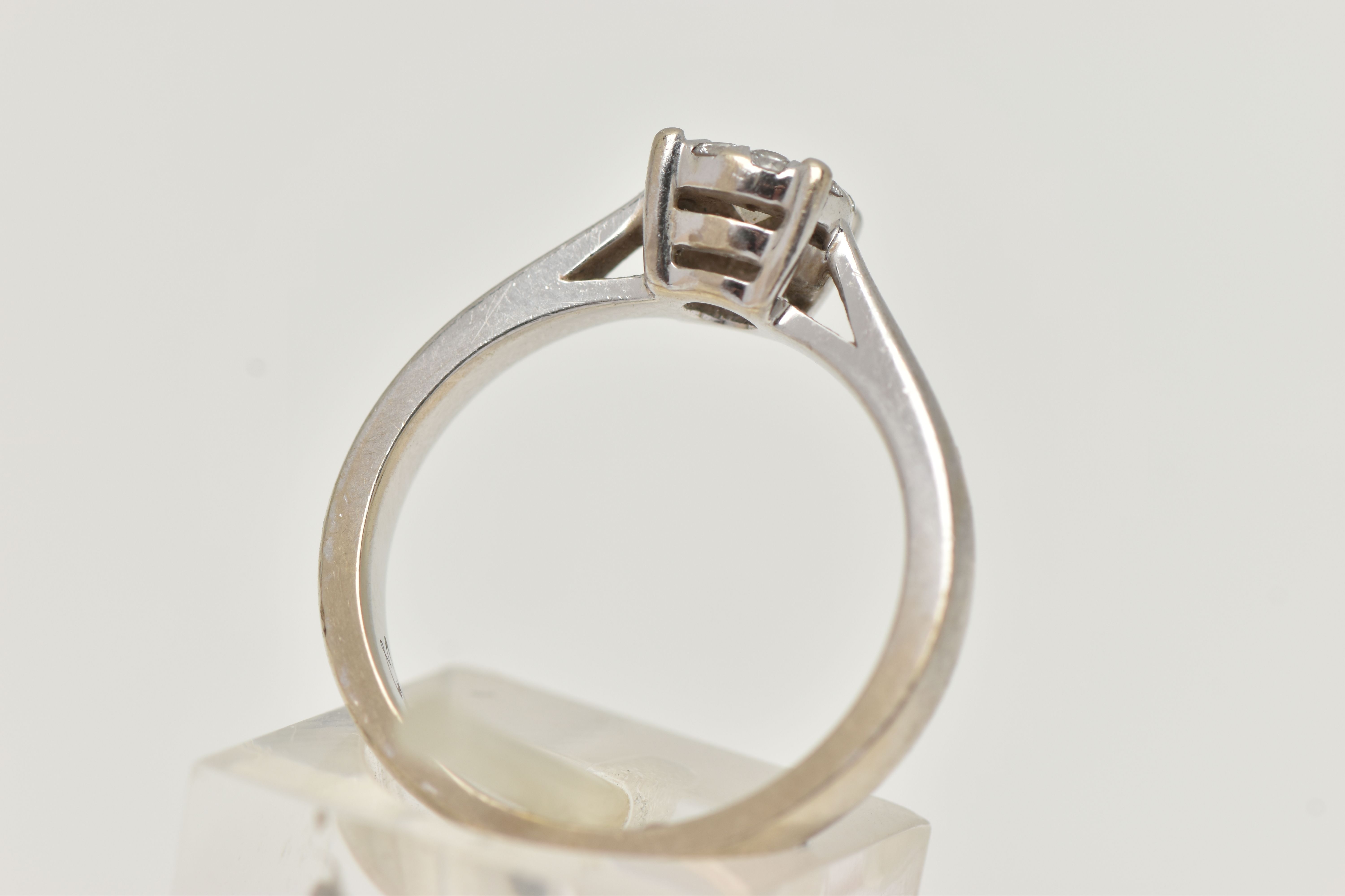 A WHITE METAL DIAMOND CLUSTER RING, centrally set with a round brilliant cut diamond, in a - Image 3 of 4