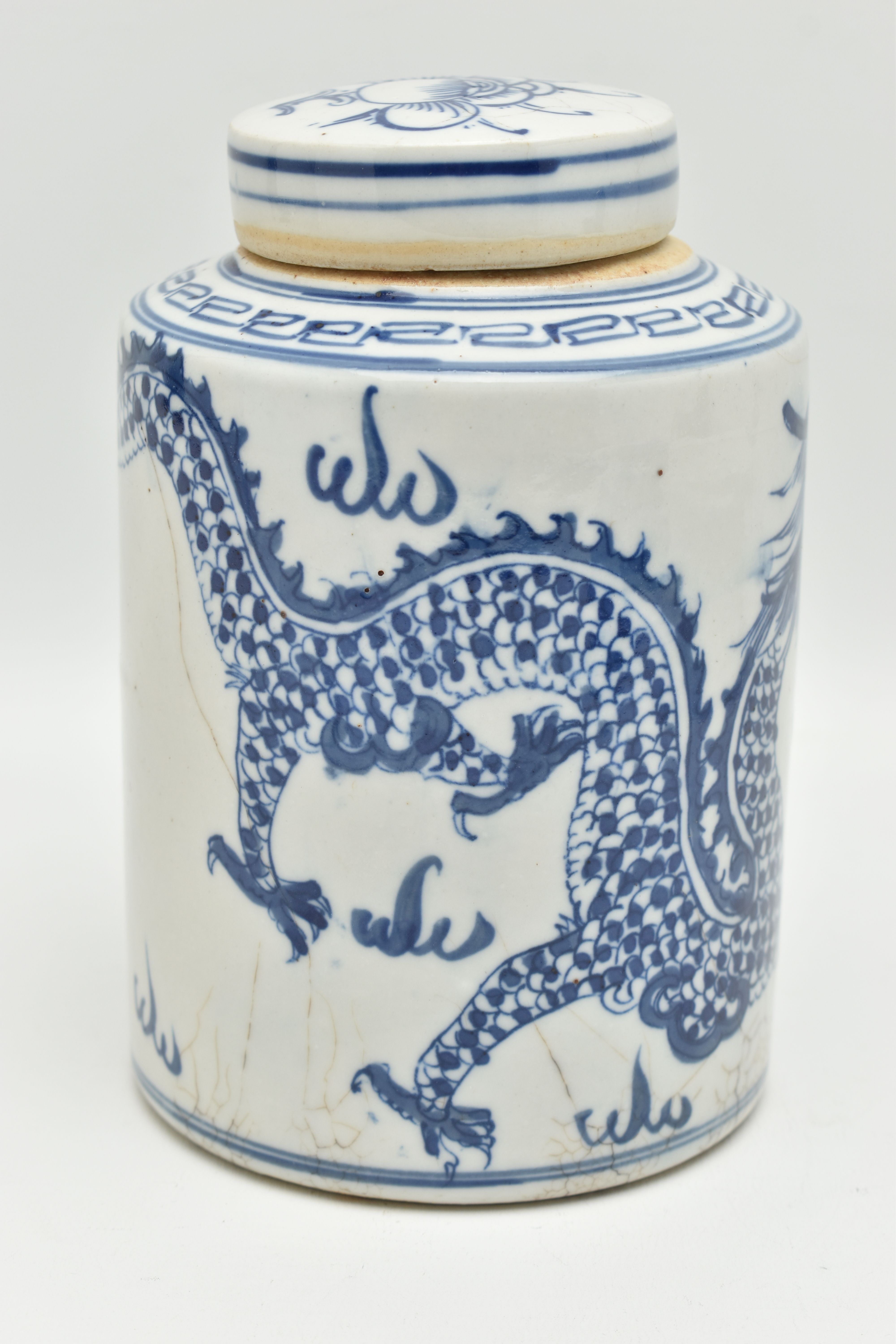 A 19TH CENTURY CHINESE PORCELAIN CYLINDRICAL JAR AND COVER DECORATED IN BLUE AND WHITE WITH A FOUR - Image 2 of 7