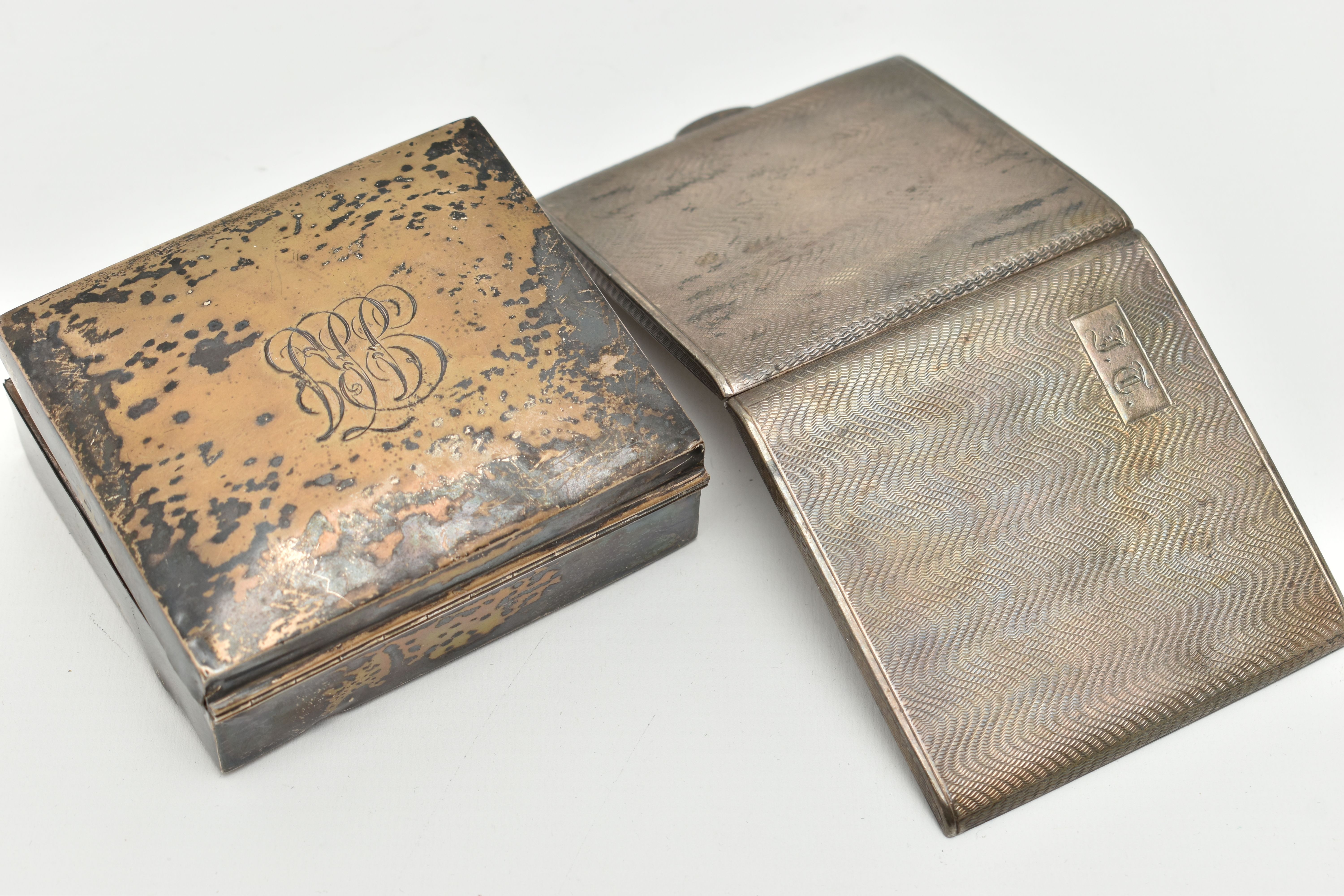 A SILVER CIGARETTE CASE AND BOX, the square form cigarette case with engine turned pattern and - Image 3 of 4