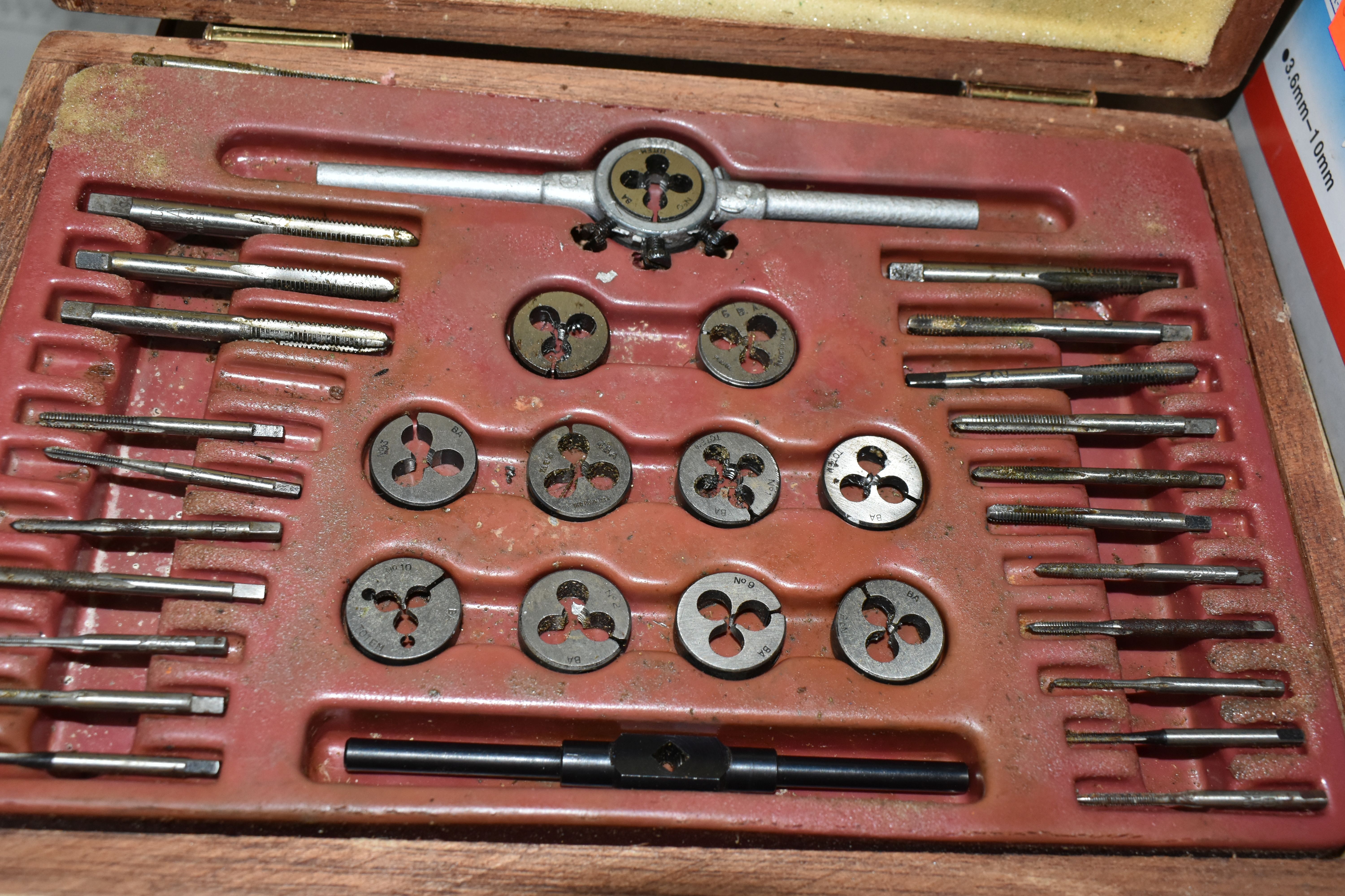 A GROUP OF CASED OR BOXED TOOLS, to include a tap and die set in a wooden case (one piece - Image 2 of 4