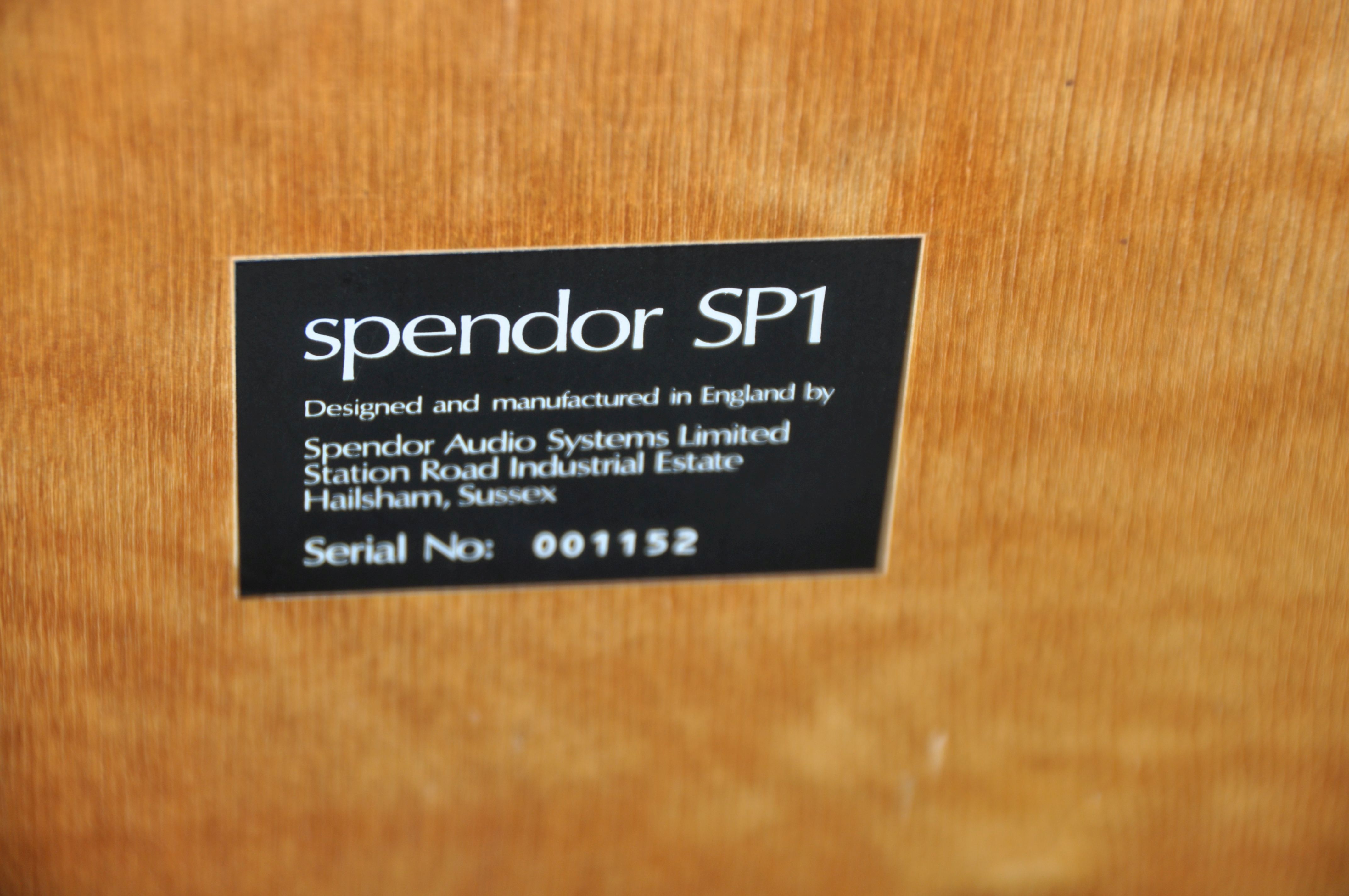 A PAIR OF SPENDOR SP1 VINTAGE HI FI SPEAKER CABINETS with two horns fitted but no 8in drivers in - Image 5 of 6