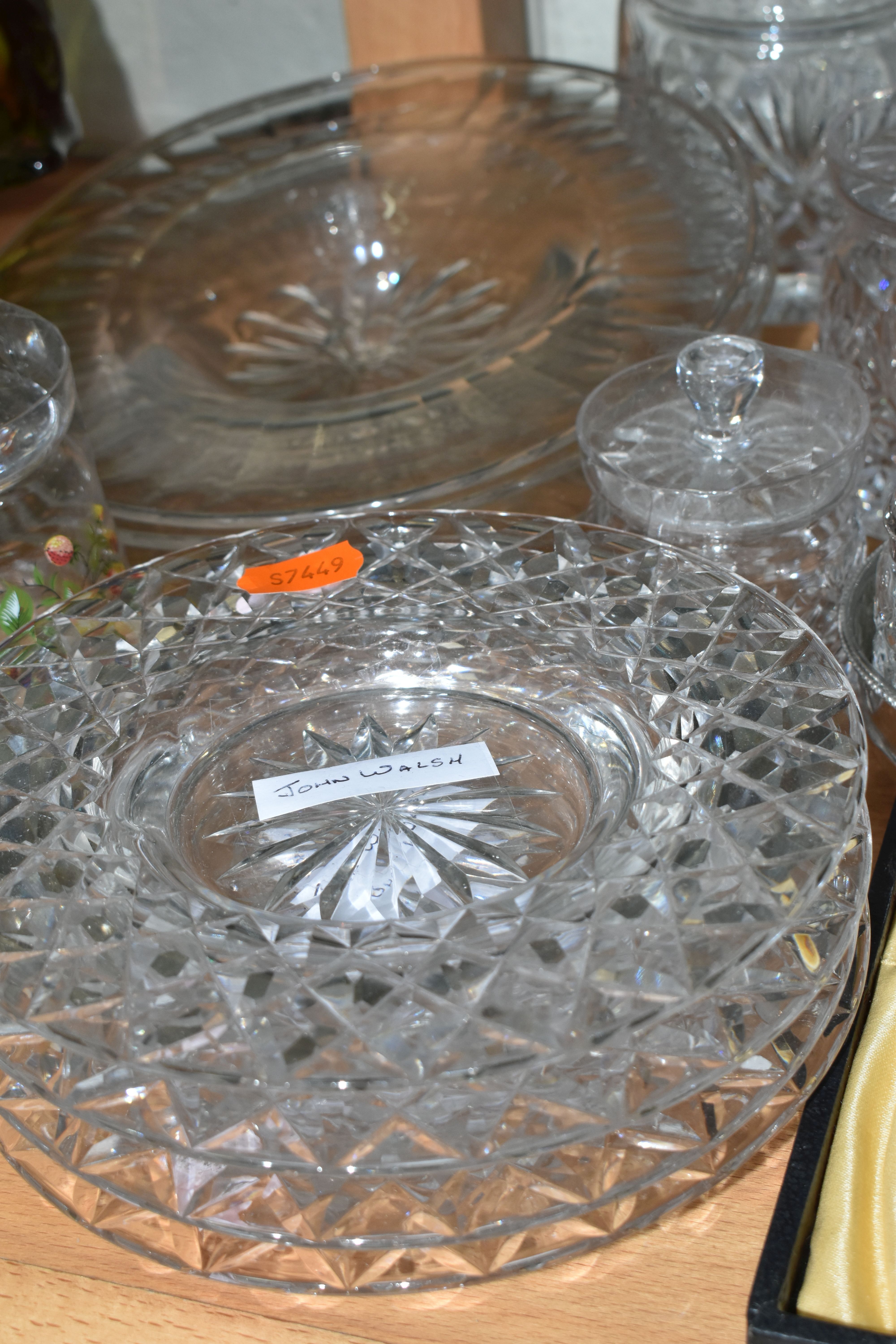 A GROUP OF GLASS AND PLATED ITEMS, to include four plates by John Walsh, Edinburgh Crystal - Image 9 of 9