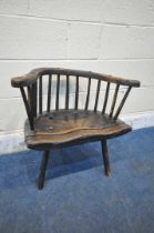 A 17TH / 18TH CENTURY ELM PRIMITIVE CHILDS CHAIR, with bentwood backrest, spindle supports, raised