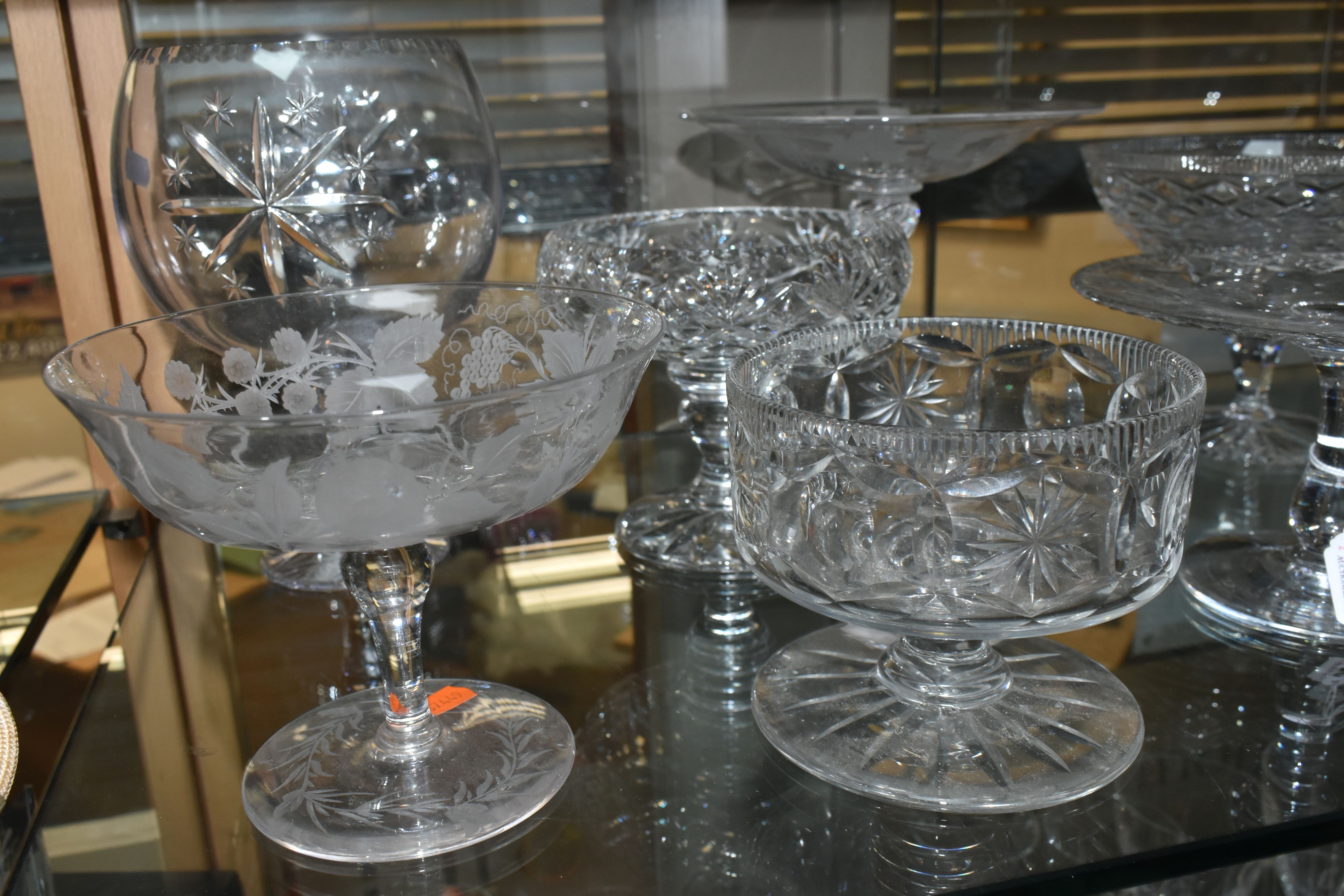 A COLLECTION OF TAZZA, COMPOTE AND BON BON DISHES, ten assorted designs comprising a rose etched bon - Image 5 of 12