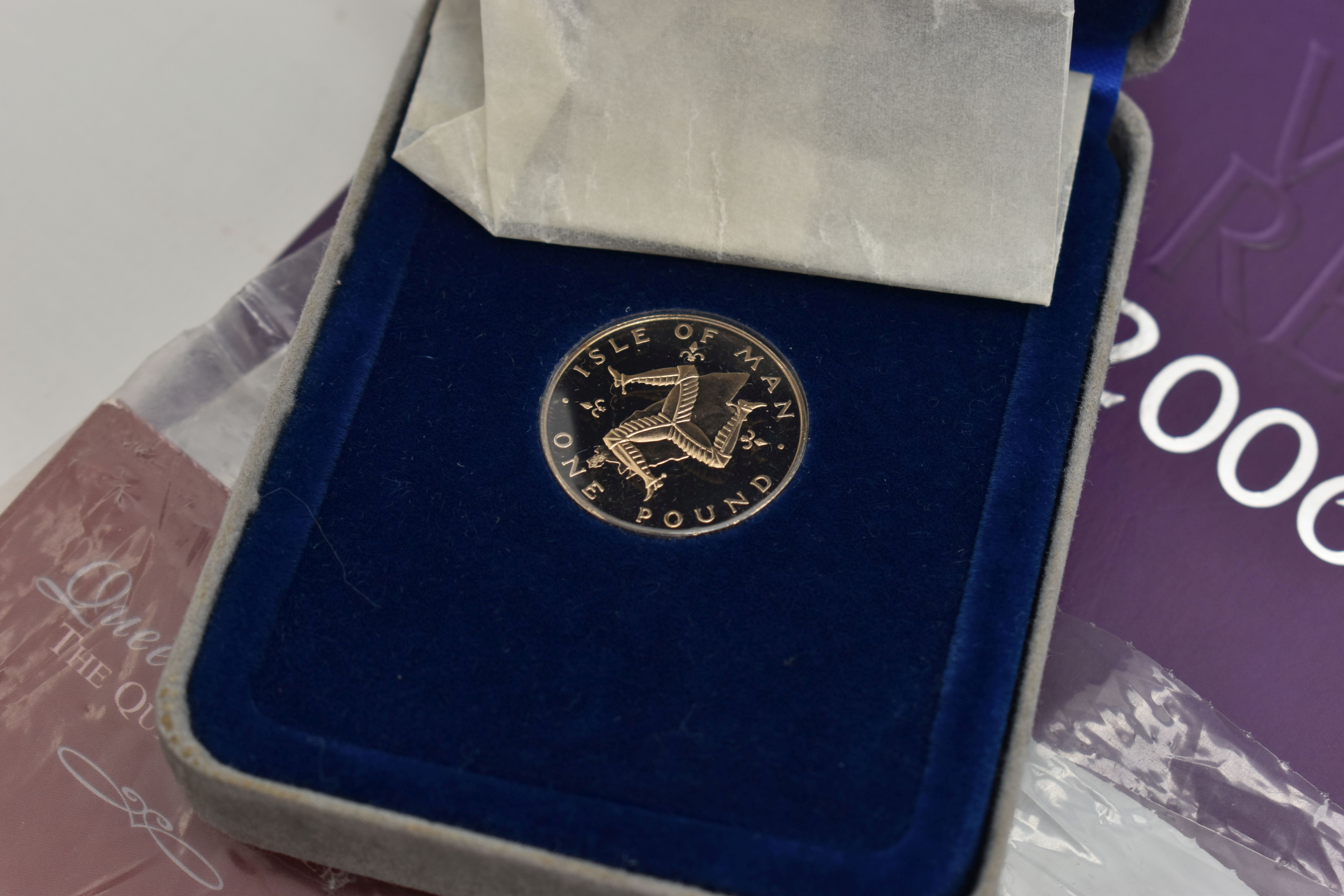 A CARDBOARD BOX CONTAINING MIXED COINS AND COMMEMORATIVES, to include 3x carded £5 coins, a Guernsey - Image 9 of 13