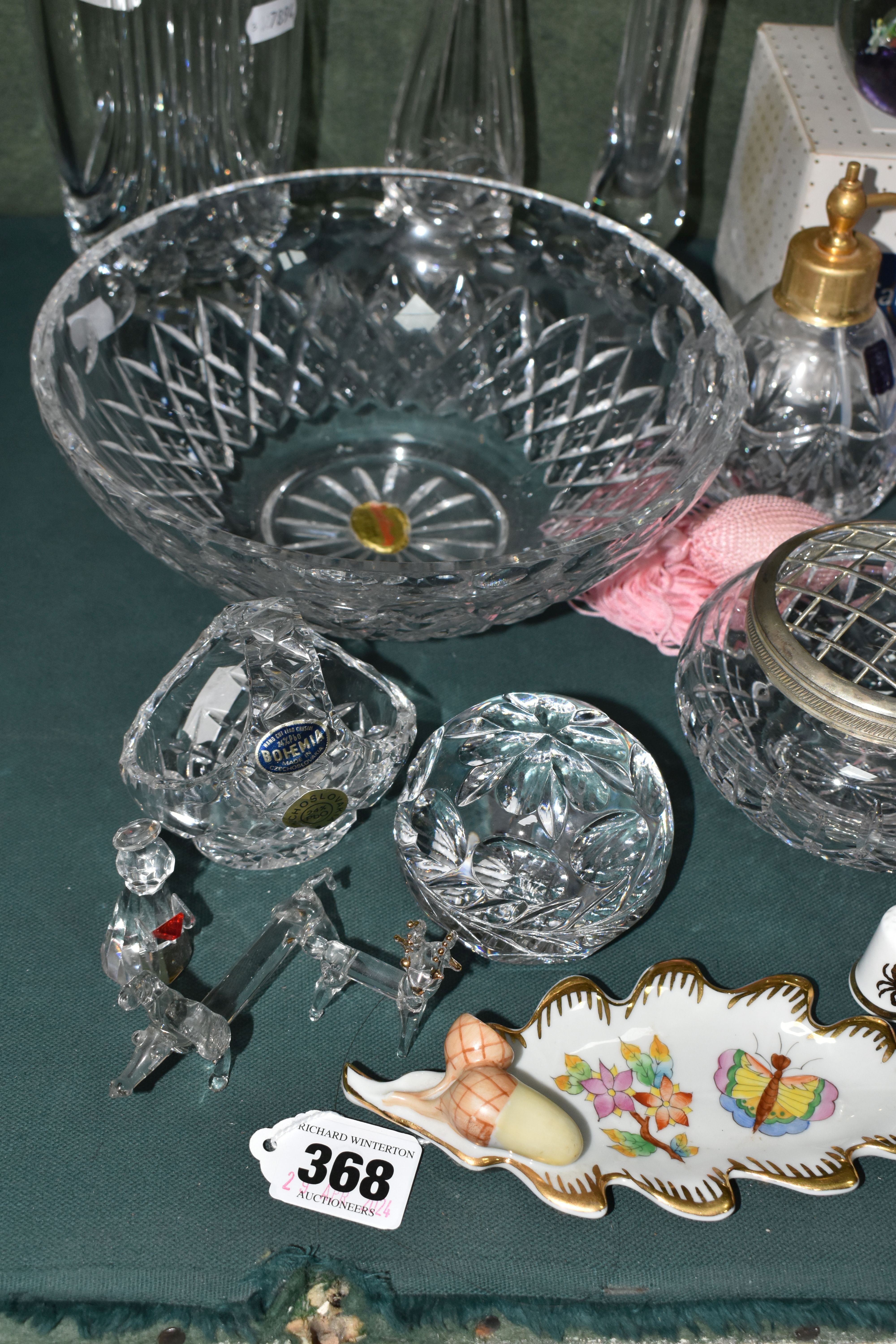 A GROUP OF CERAMICS AND GLASS WARE, to include a Herend trinket dish in the form of an oak leaf with - Image 5 of 8