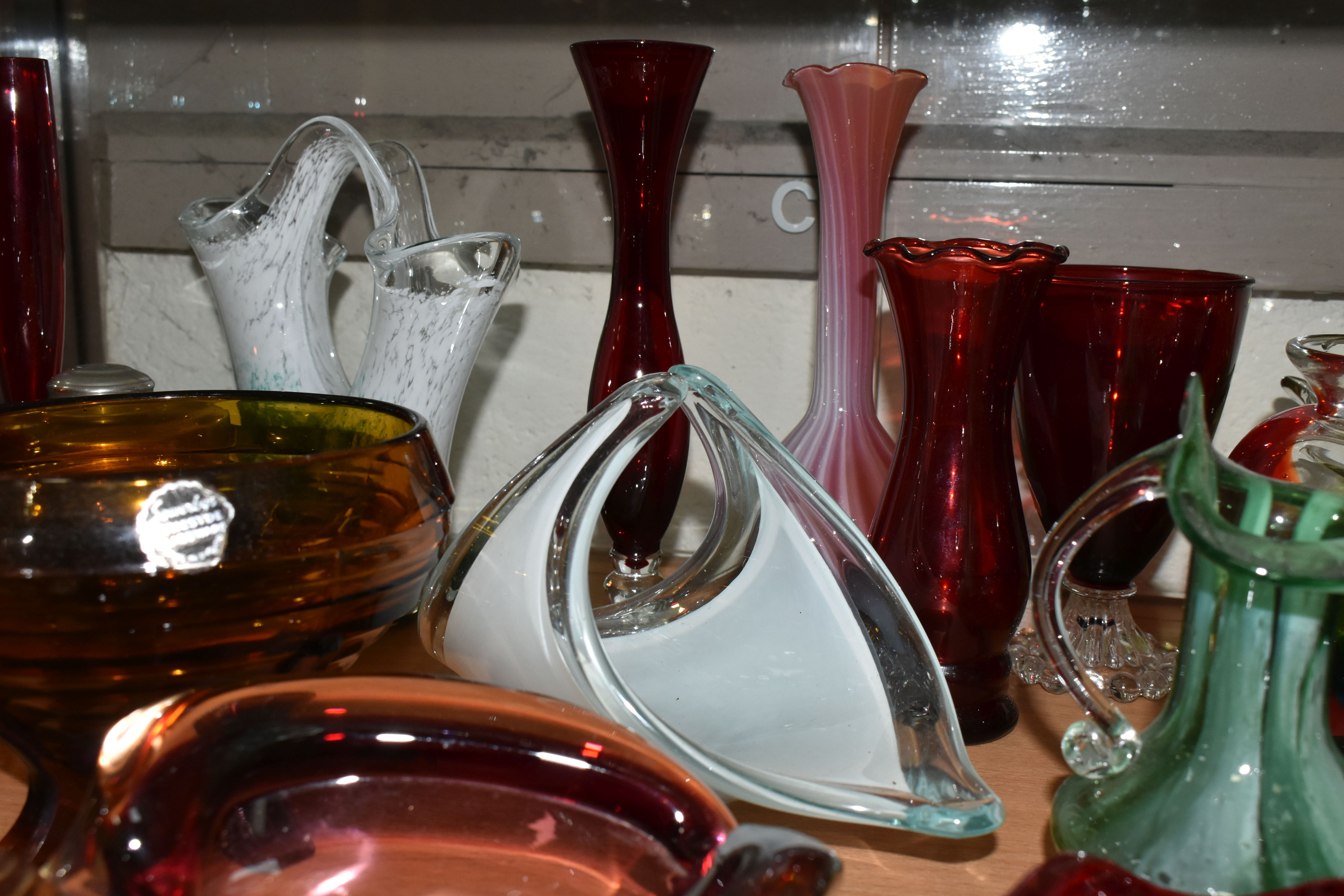 A GROUP OF COLOURED GLASS, to include a pair of green Kralik iridescent lobed vases with wavy - Image 9 of 10