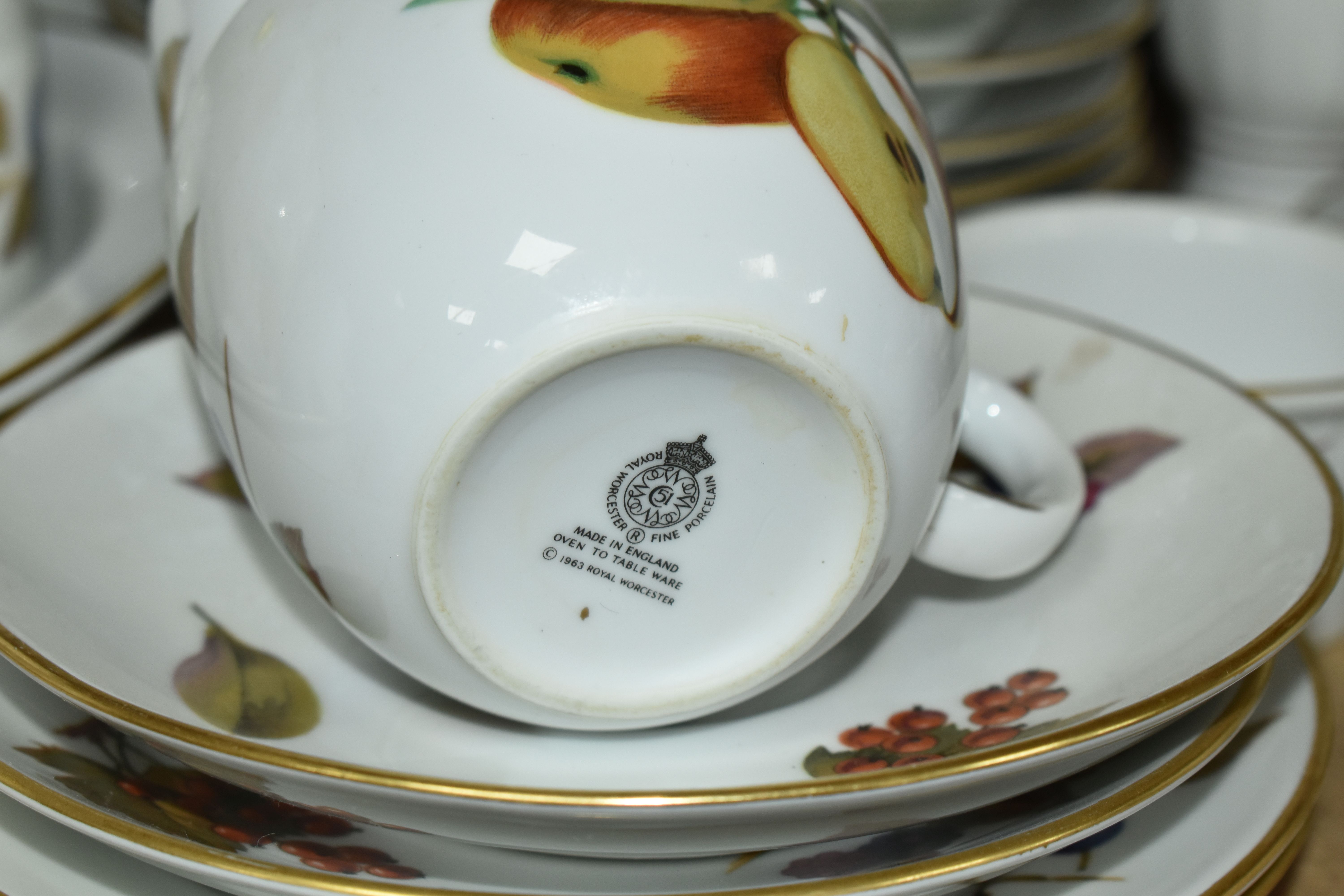A LARGE QUANTITY OF ROYAL WORCESTER 'EVESHAM' PATTERN DINNERWARE, comprising three covered - Image 6 of 6