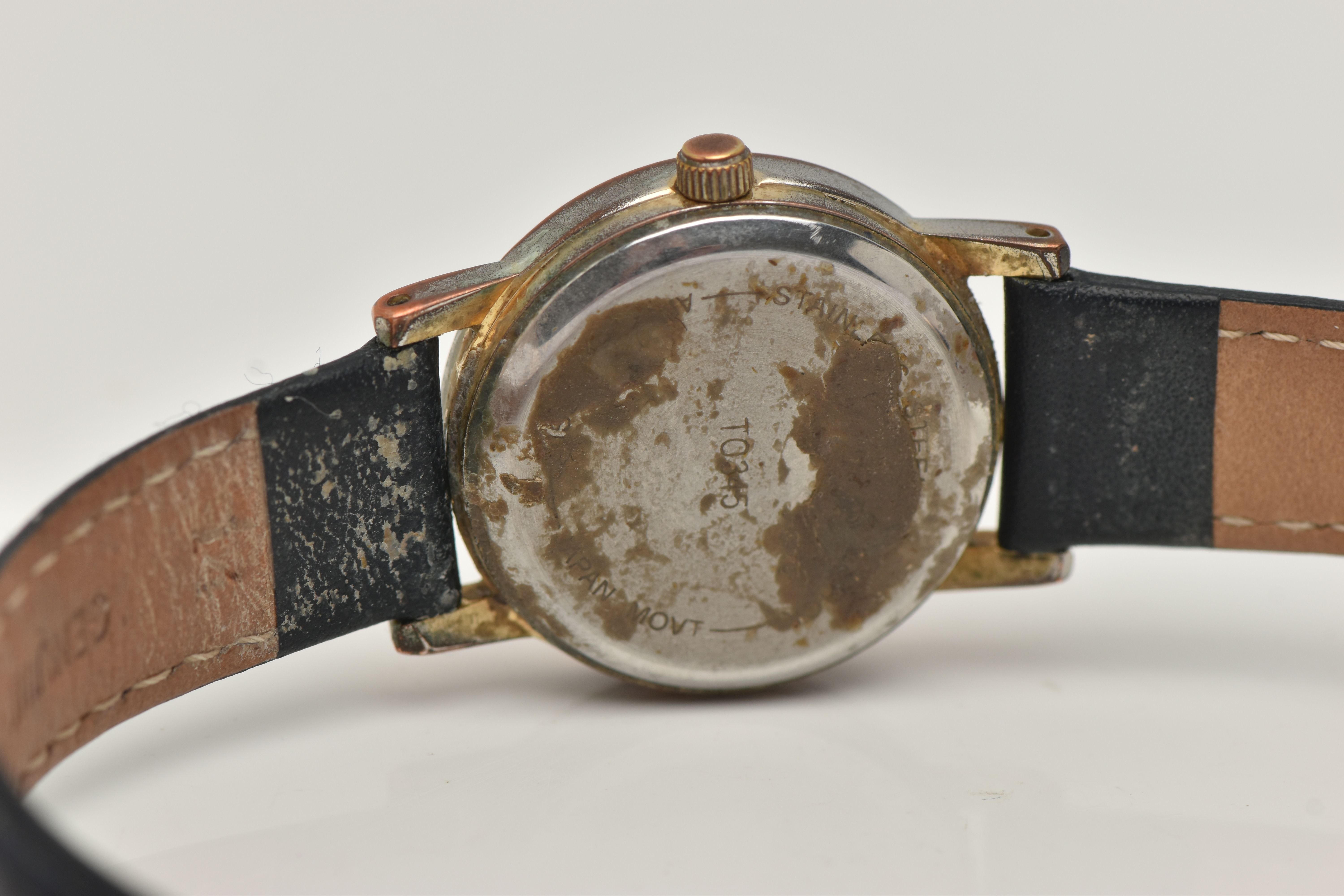 A WHITE METAL BAND RING, A WATCH AND A PAIR OF COSTUME EARRINGS, textured band, approximate band - Image 5 of 6