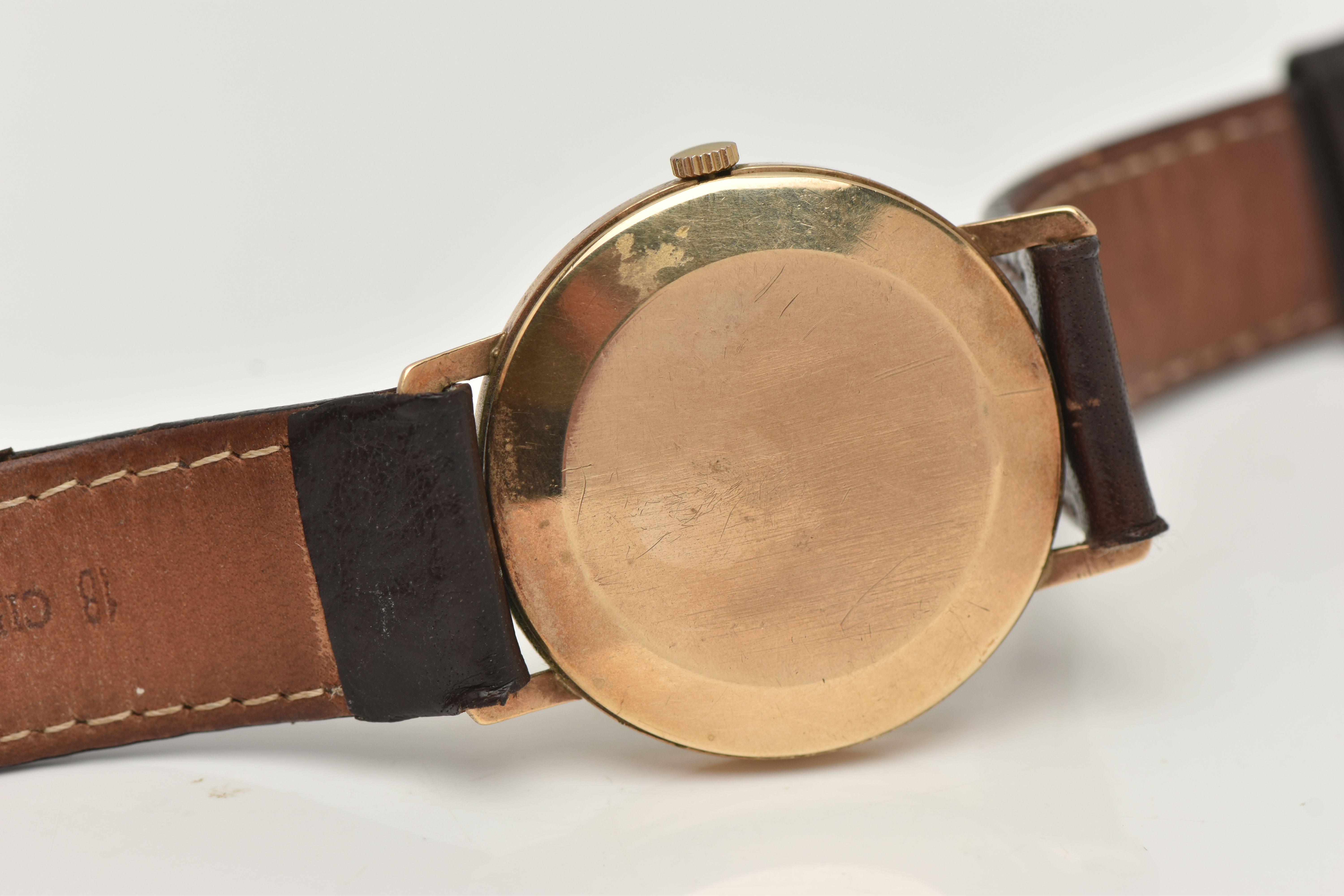A GENTS 9CT GOLD 'AVIA' WRISTWATCH, manual wind, round silvered dial signed 'Avia 17 Jewels', Arabic - Image 5 of 6