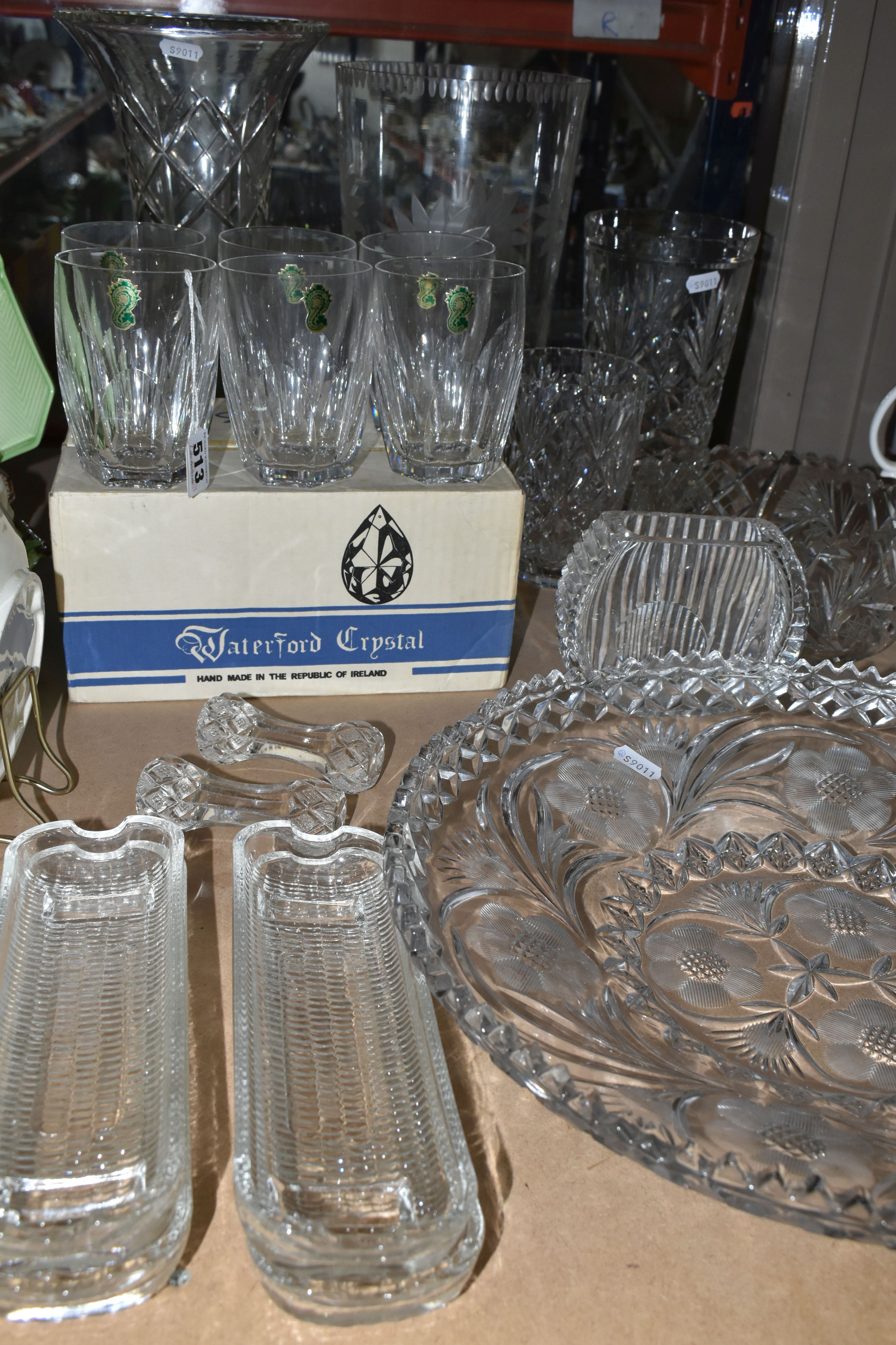 A GROUP OF CUT CRYSTAL AND OTHER GLASS WARE, to include a boxed set of six Waterford Crystal