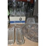 A GROUP OF CUT CRYSTAL AND OTHER GLASS WARE, to include a boxed set of six Waterford Crystal