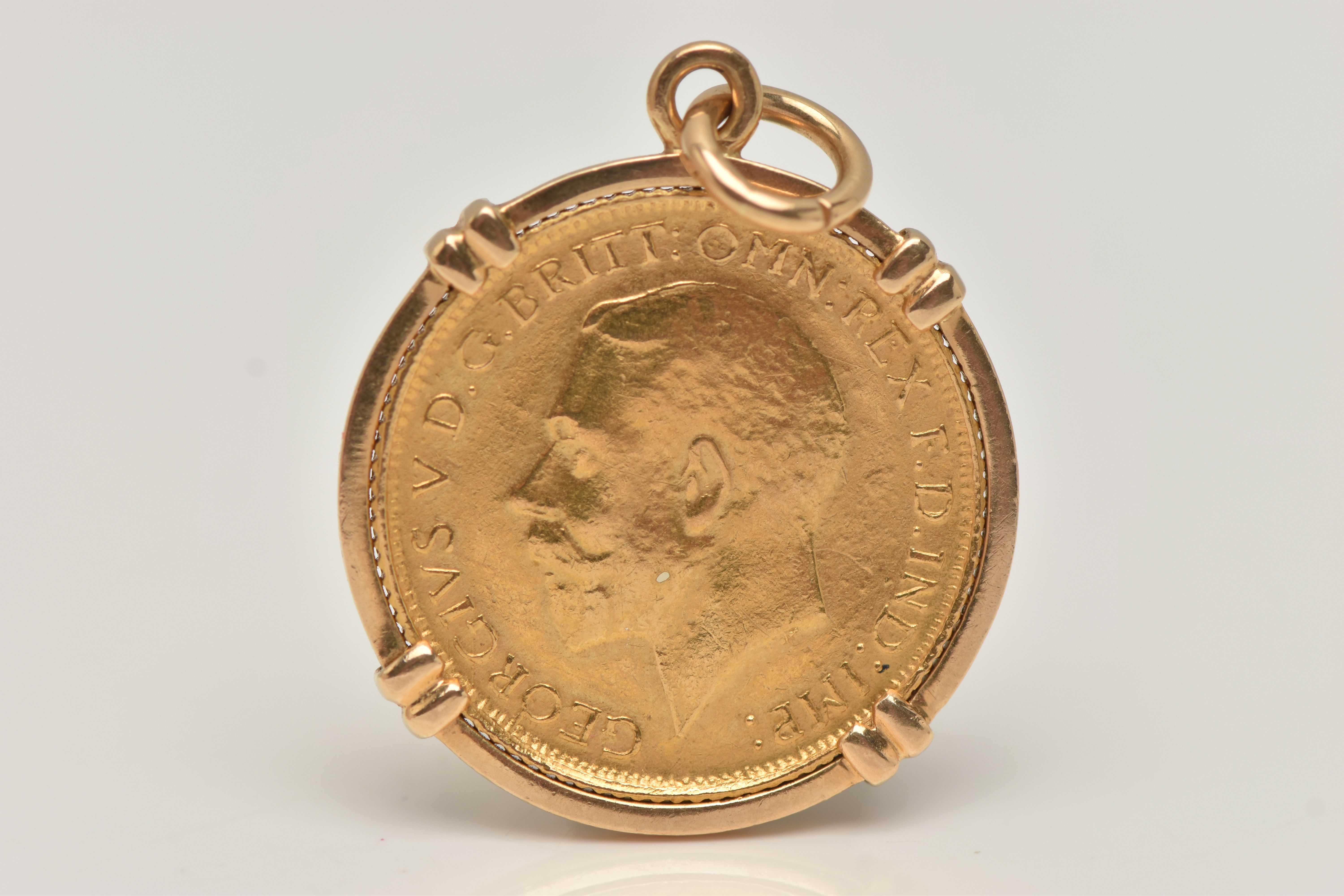 AN EARLY 20TH CENTURY HALF SOVEREIGN PENDANT, half sovereign dated 1917, within a yellow metal - Image 2 of 2