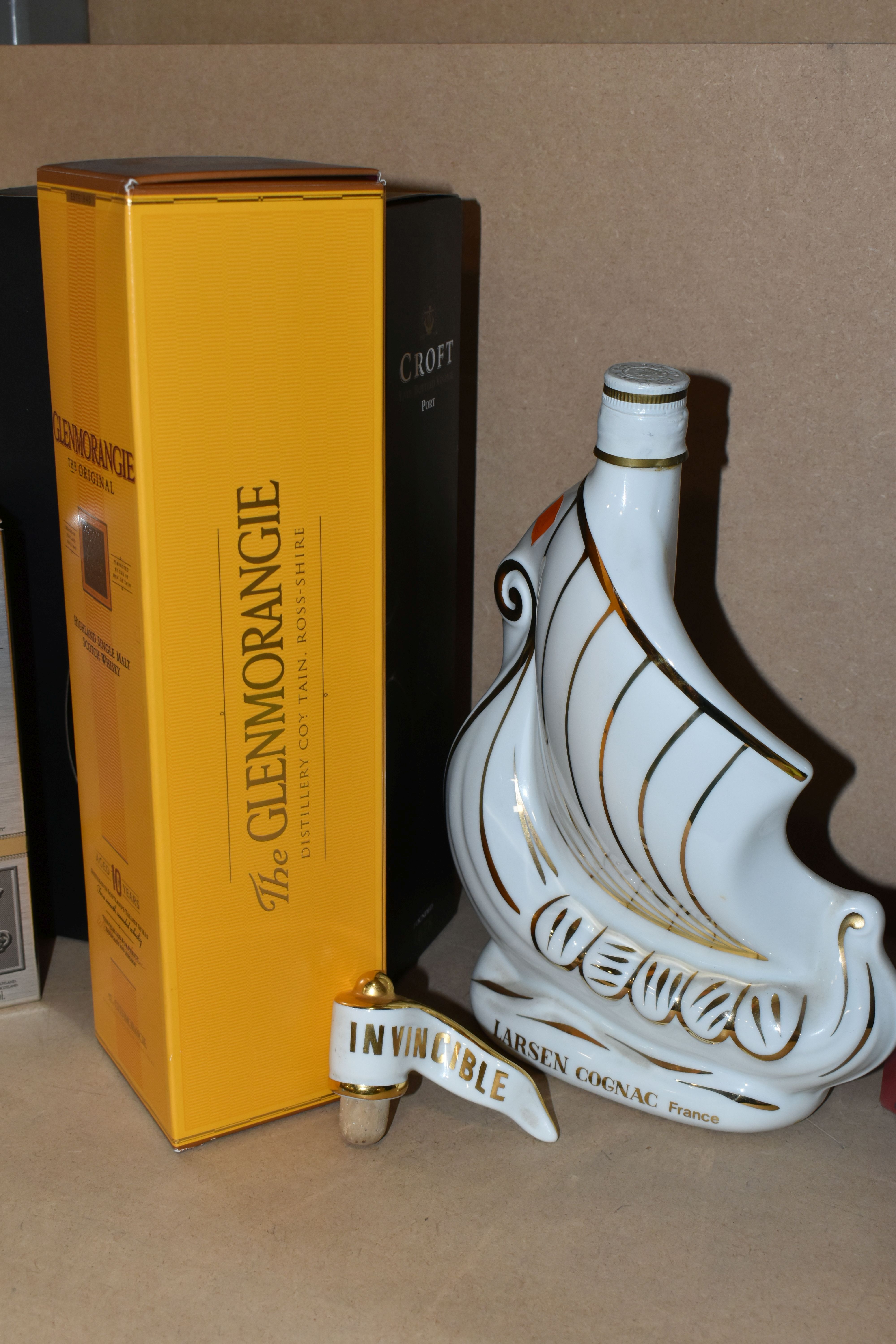 ALCOHOL, A Mixed Collection containing one bottle of GLENMORANGIE Highland Single Malt Scotch - Image 3 of 4