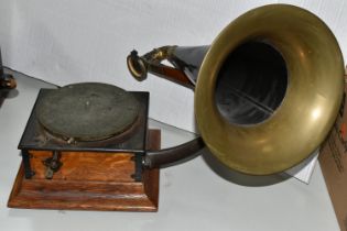 A VICTOR HIS MASTERS VOICE TYPE R COMPACT GRAMOPHONE, complete with horn, in working condition