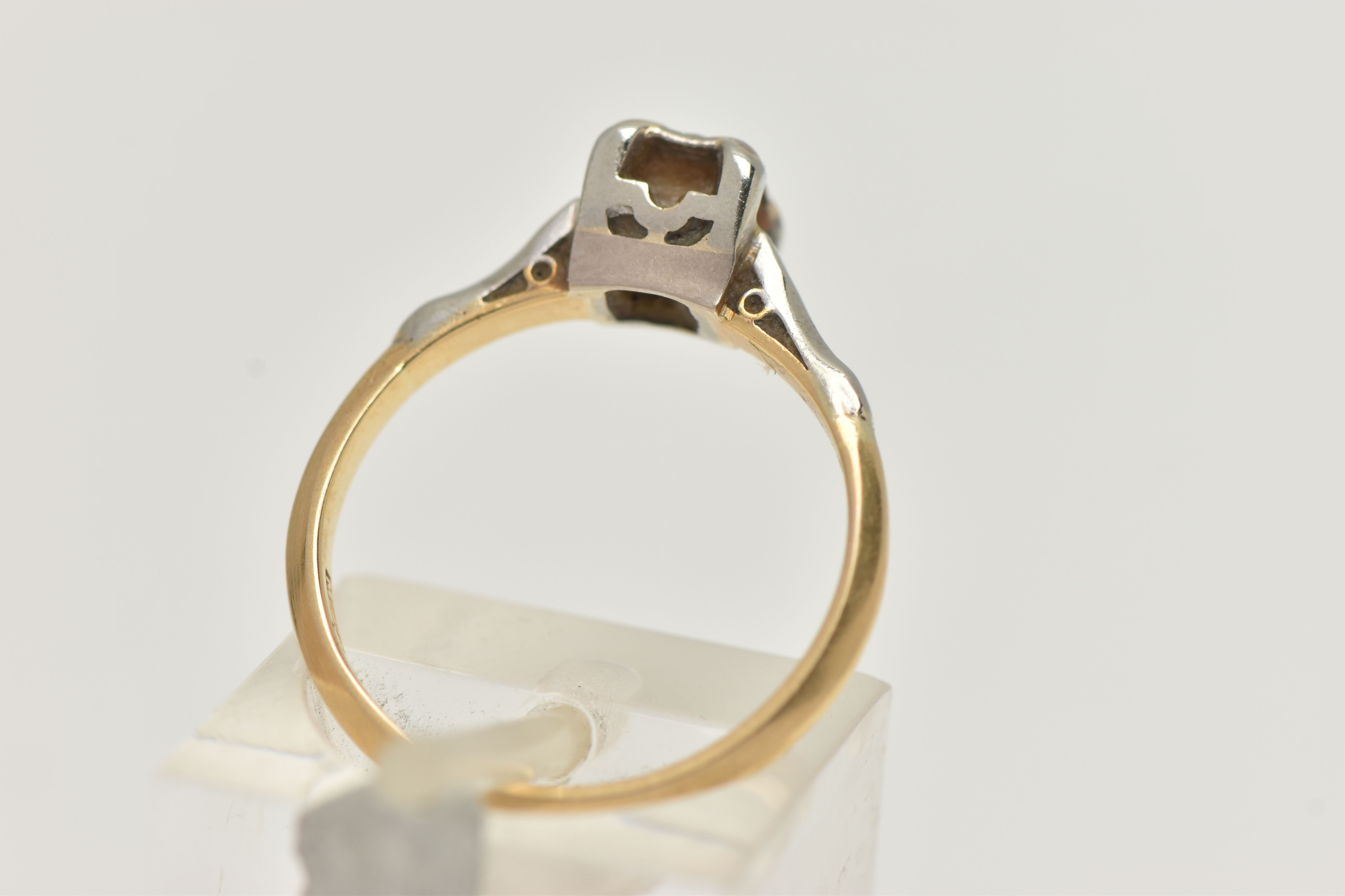 AN 18CT GOLD DIAMOND SINGLE STONE RING, round brilliant cut diamond, claw rub over setting, - Image 3 of 4