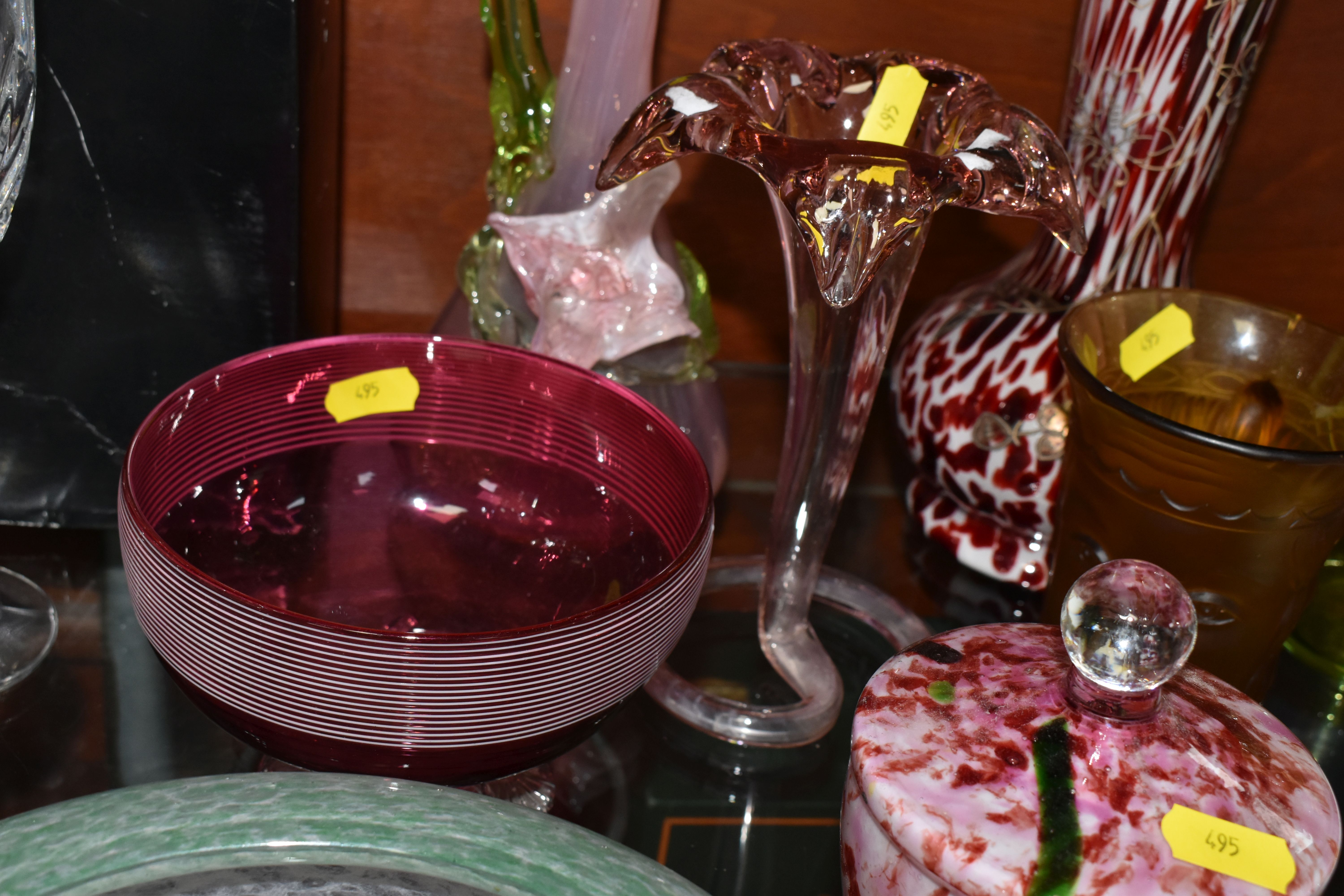 A SELECTION OF DECORATIVE COLOURED GLASSWARES, to include a pair of white Uranium glass vases with - Image 5 of 11
