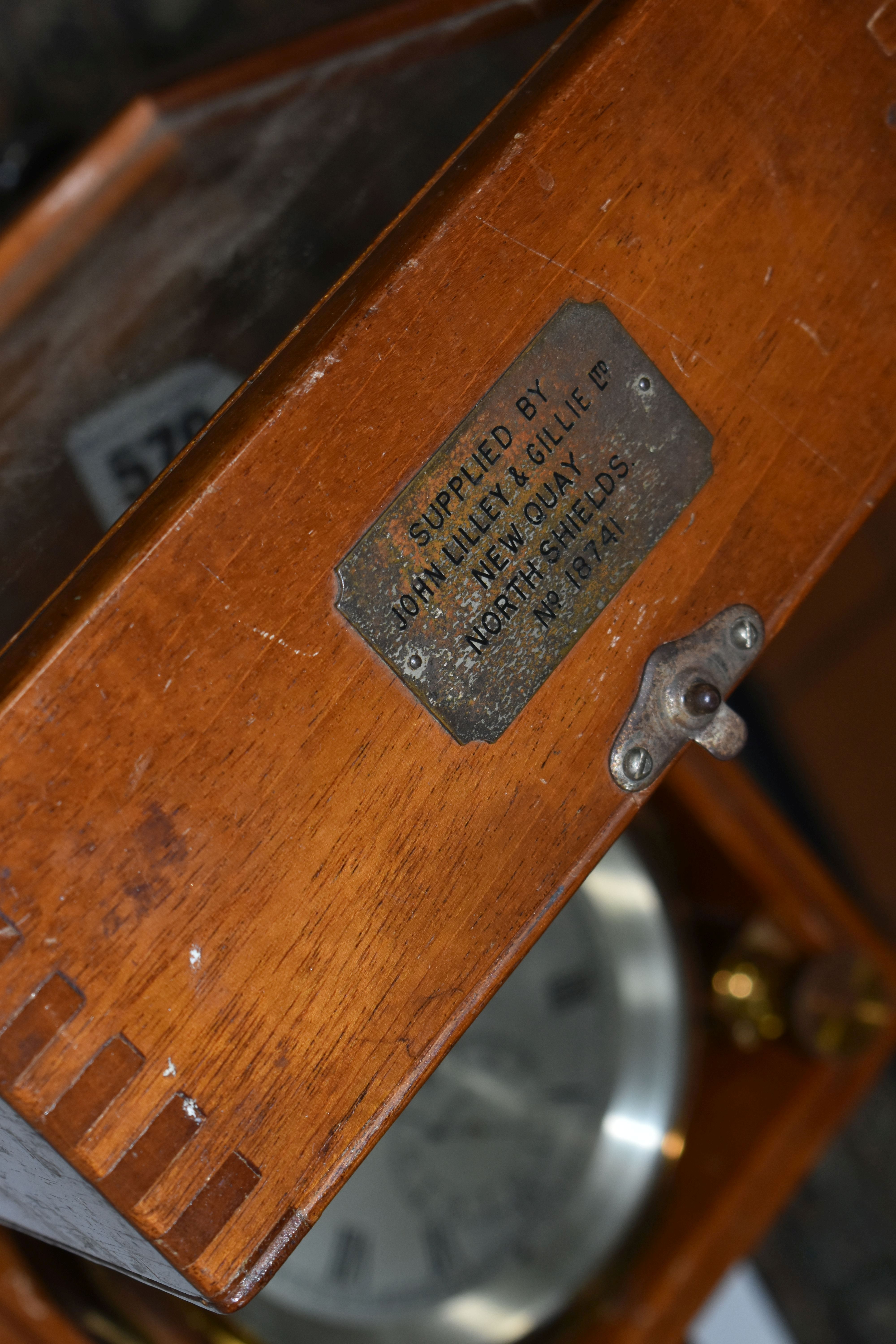 A MID 20TH CENTURY WALNUT CASED MARINE CHRONOMETER BY THOMAS MERCER LTD, SUPPLIED BY JOHN LILLIE & - Image 5 of 10