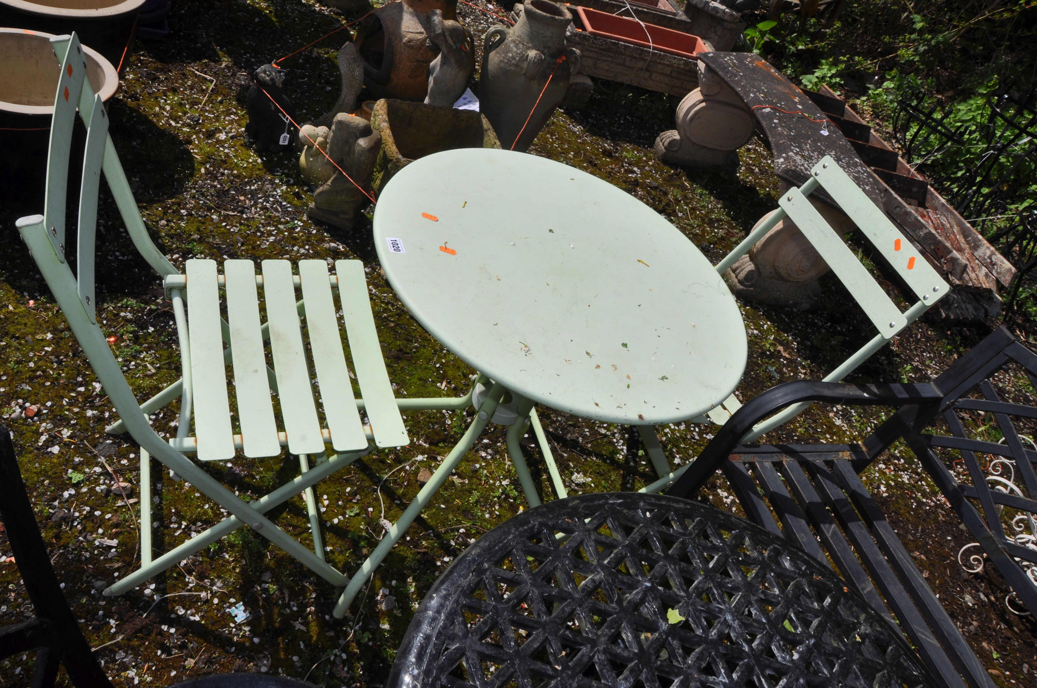 A COLLECTION OF METAL GARDEN FURNITURE including a rickety cast aluminium garden table, two matching - Image 4 of 4
