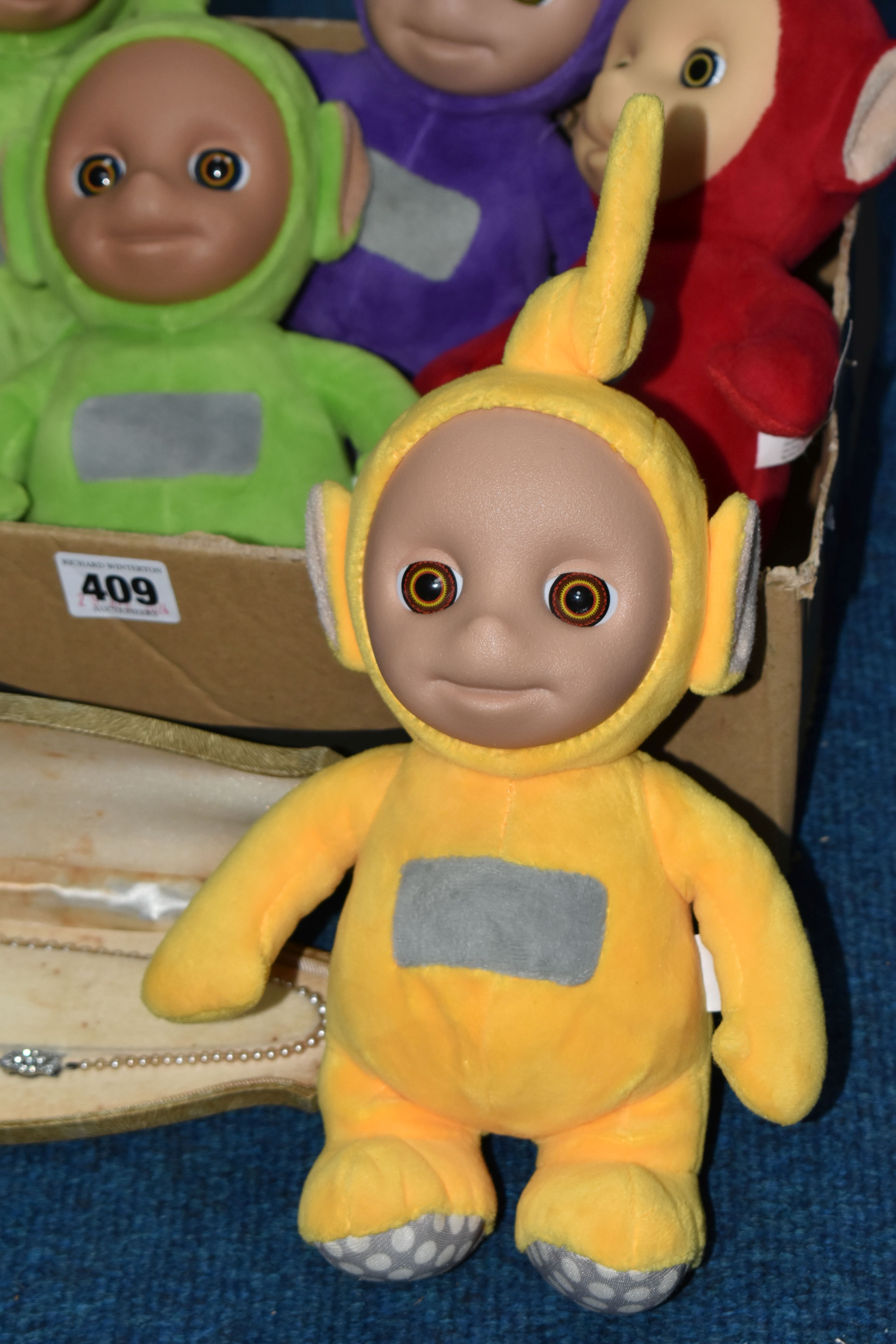 A BOX OF FIVE TELETUBBIES AND A SIMULATED PEARL NECKLACE, to include Tinky-Winky, Dipsy, Laa Laa and - Image 2 of 7
