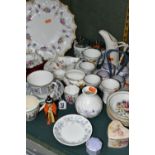 A GROUP OF CERAMICS, to include a Royal Crown Derby Mandarin 1277 teacup, saucer and cream jug, a