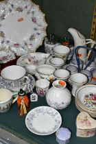 A GROUP OF CERAMICS, to include a Royal Crown Derby Mandarin 1277 teacup, saucer and cream jug, a