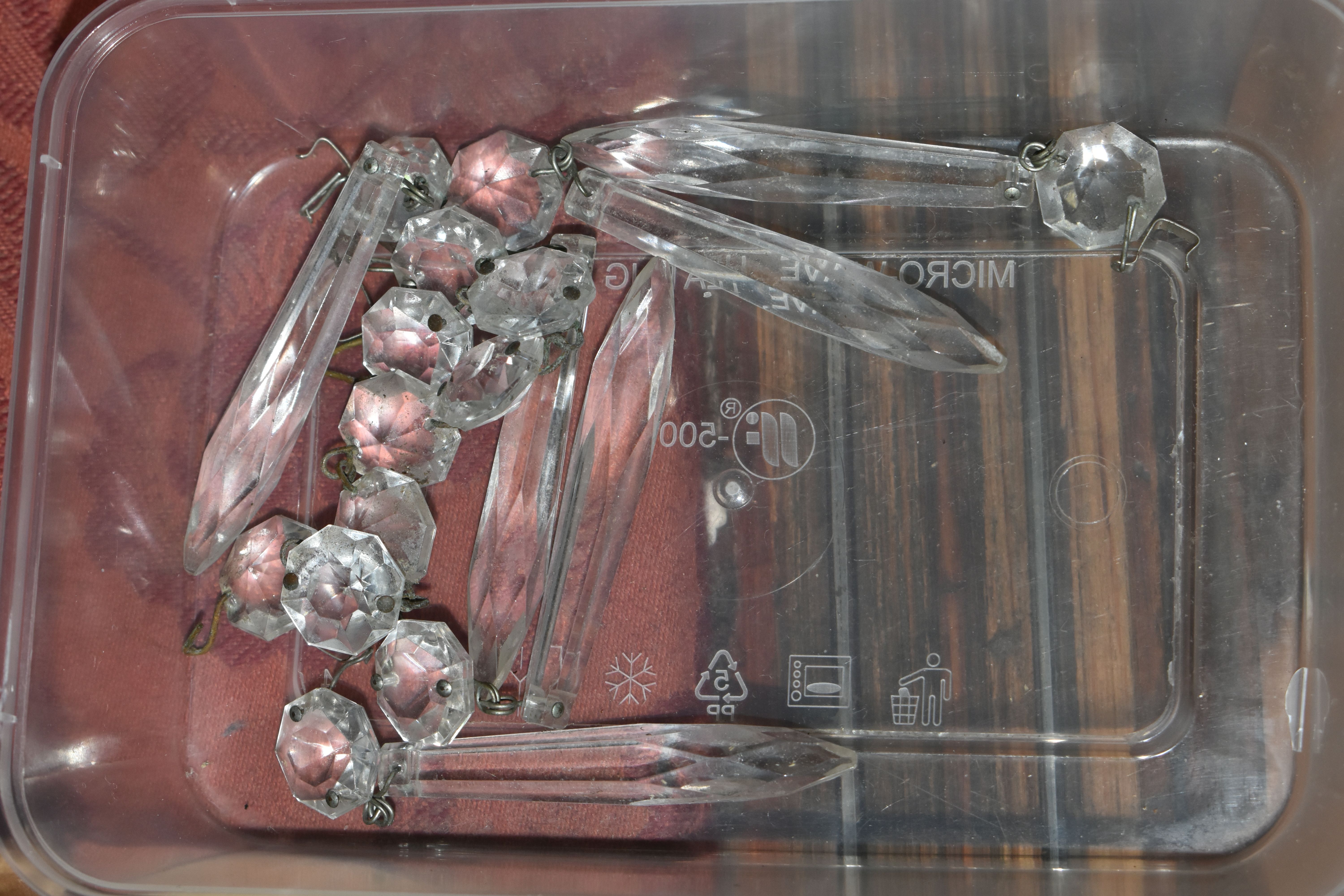 ANTIQUE / VINTAGE GLASS LIGHTING ETC, to include a clear glass lustre with a small chip to the - Image 5 of 7