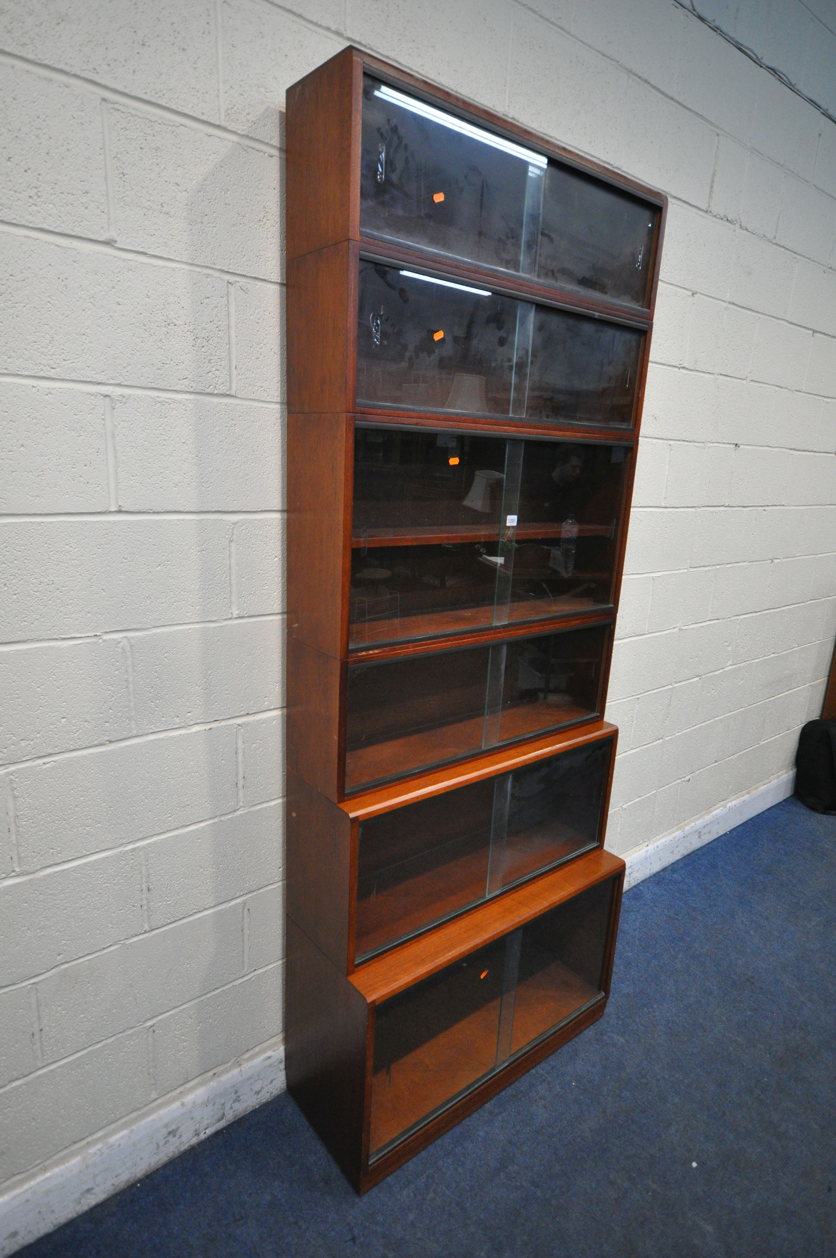 A 20TH CENTURY SIMPLEX SIX SECTION MAHOGANY STACKING BOOKCASE, all sections with double sliding - Image 2 of 5