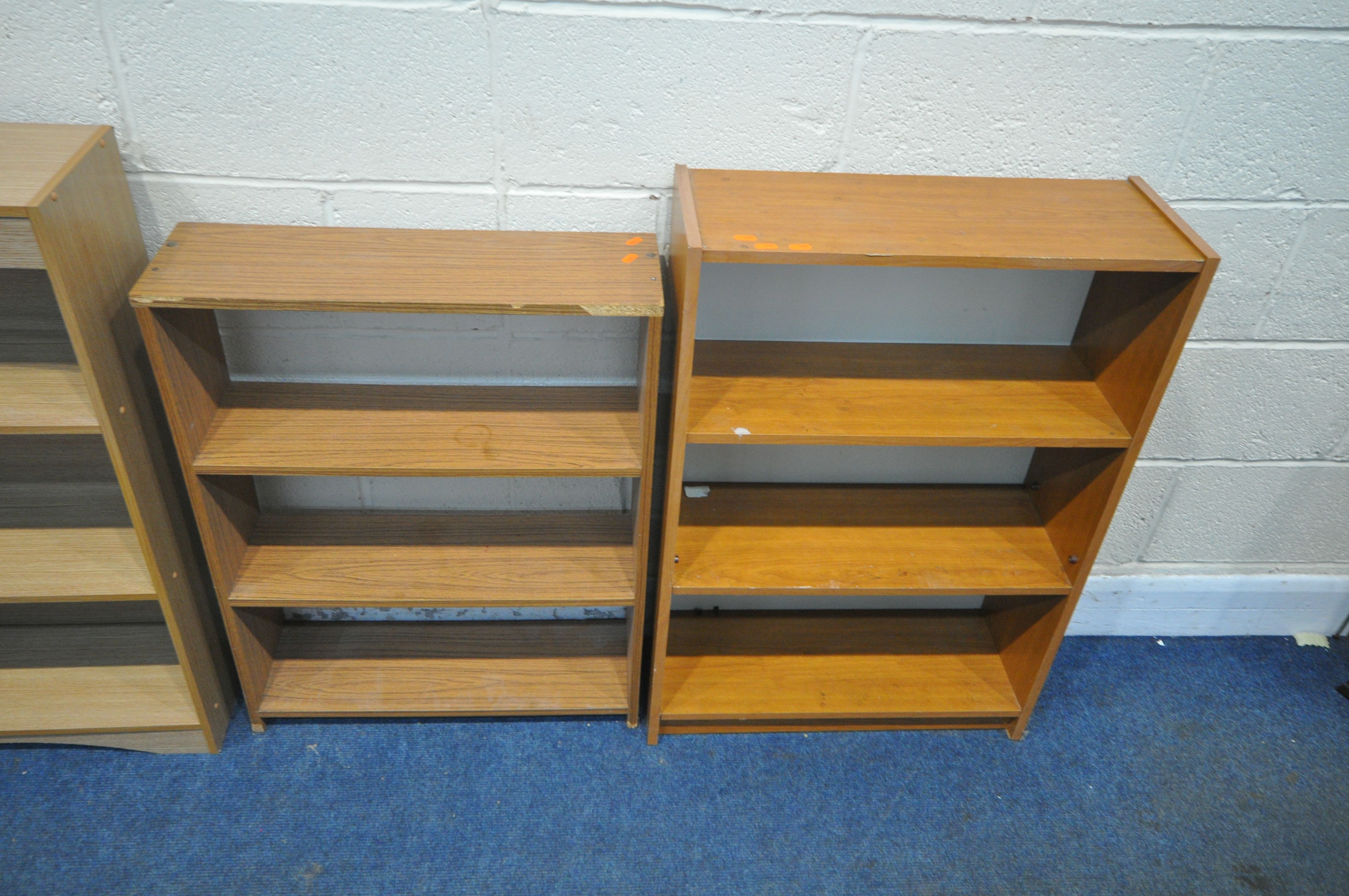 FIVE VARIOUS MODERN SMALL OPEN BOOKCASES, tallest bookcase width 58cm x depth 26cm x height 102cm ( - Image 3 of 5