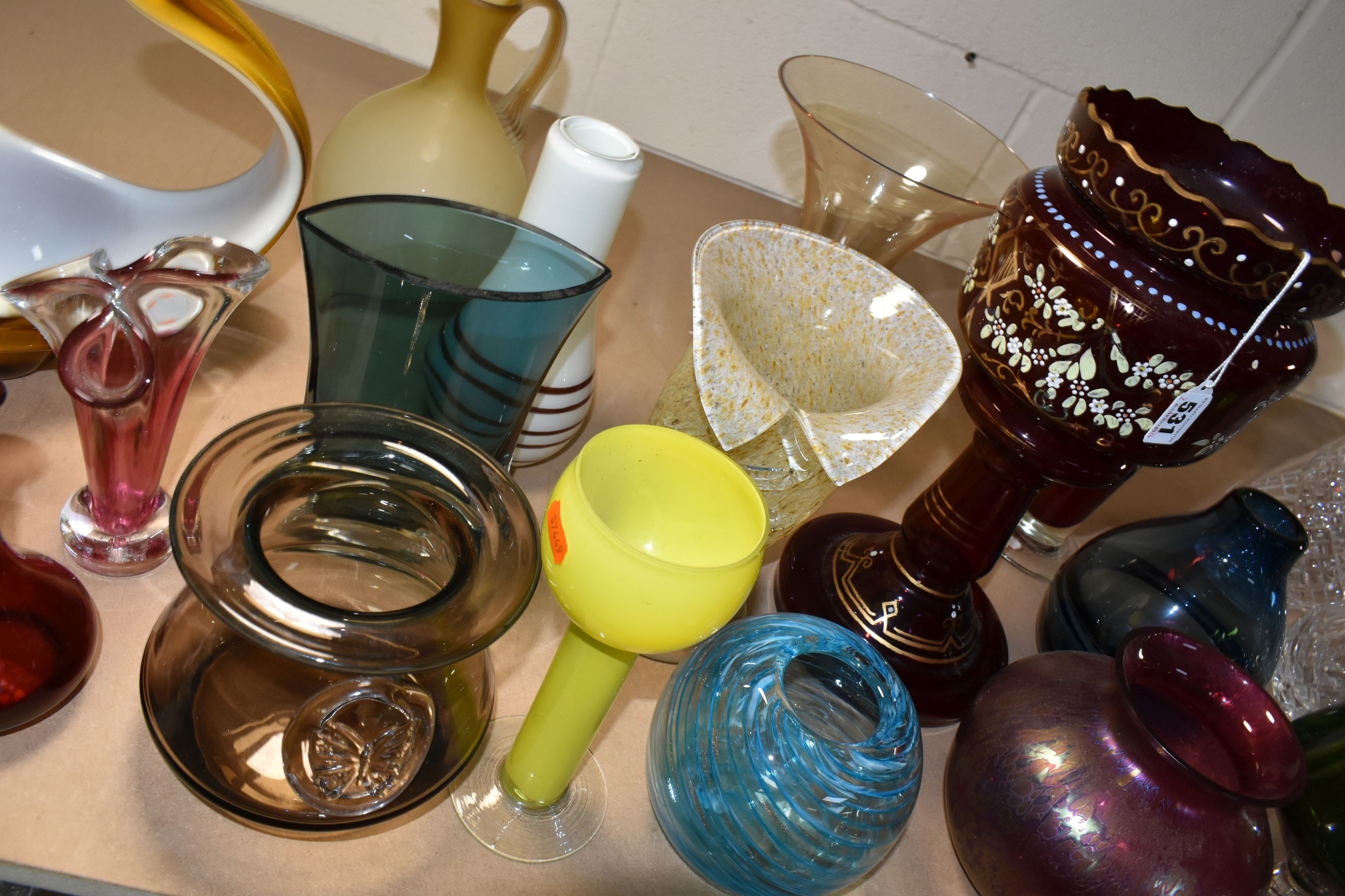 A SELECTION OF DECORATIVE COLOURED GLASSWARES, to include a Dartington vase with applied butterfly - Image 7 of 21