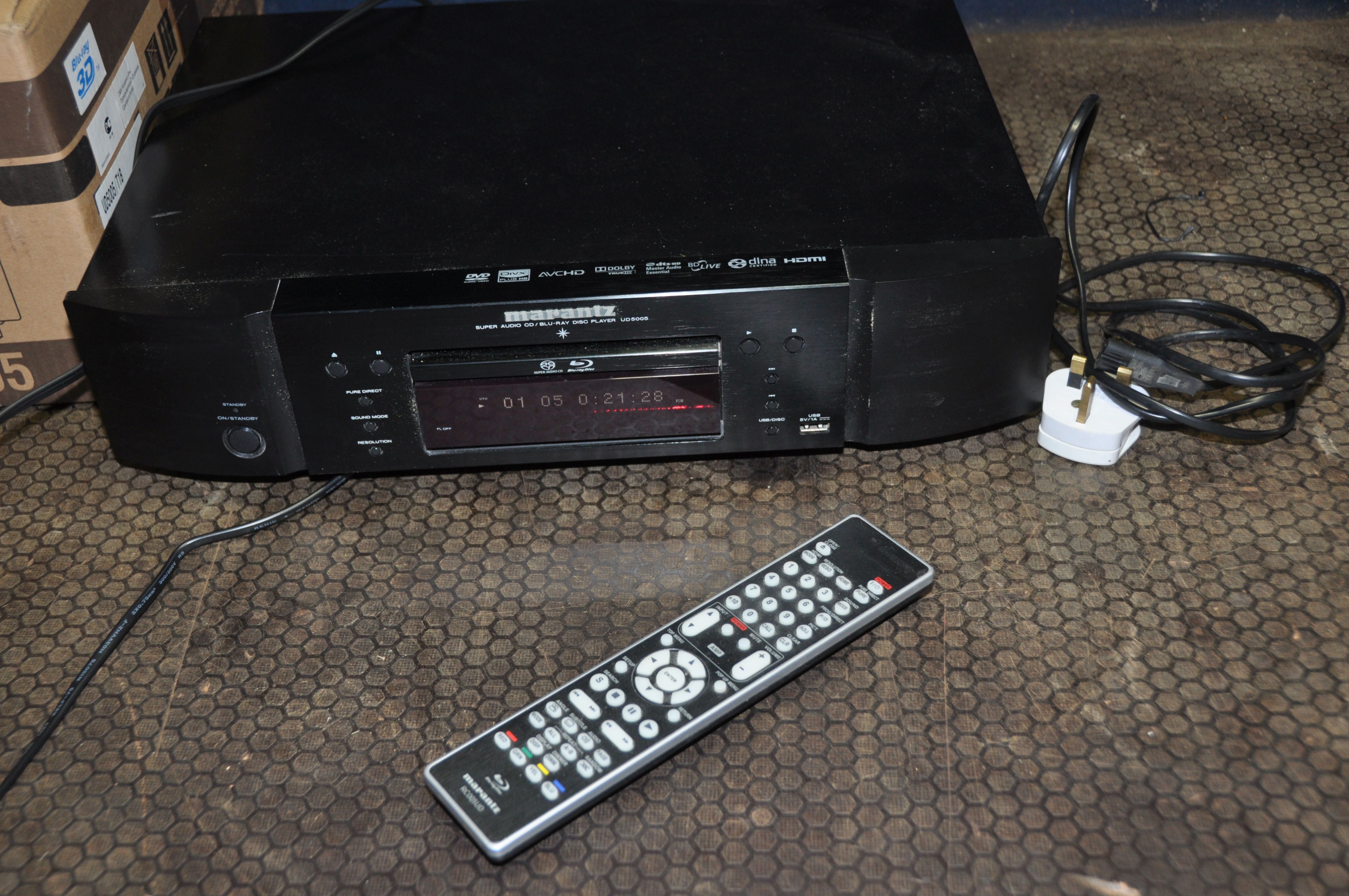 A MARANTZ UD-5005 SUPER AUDIO CD AND BLU RAY PLAYER with original packaging and remote (PAT pass and - Image 2 of 3