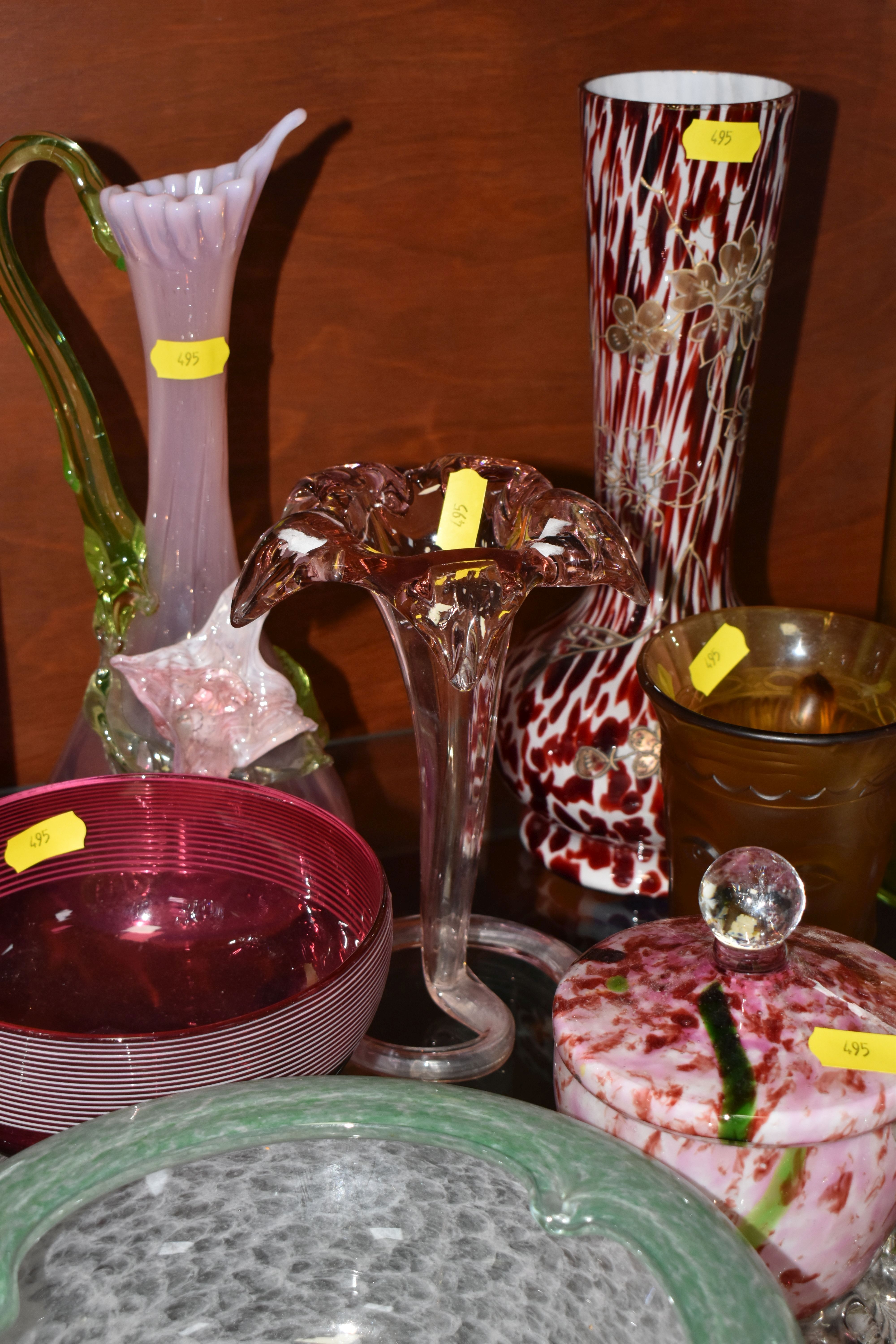 A SELECTION OF DECORATIVE COLOURED GLASSWARES, to include a pair of white Uranium glass vases with - Image 3 of 11