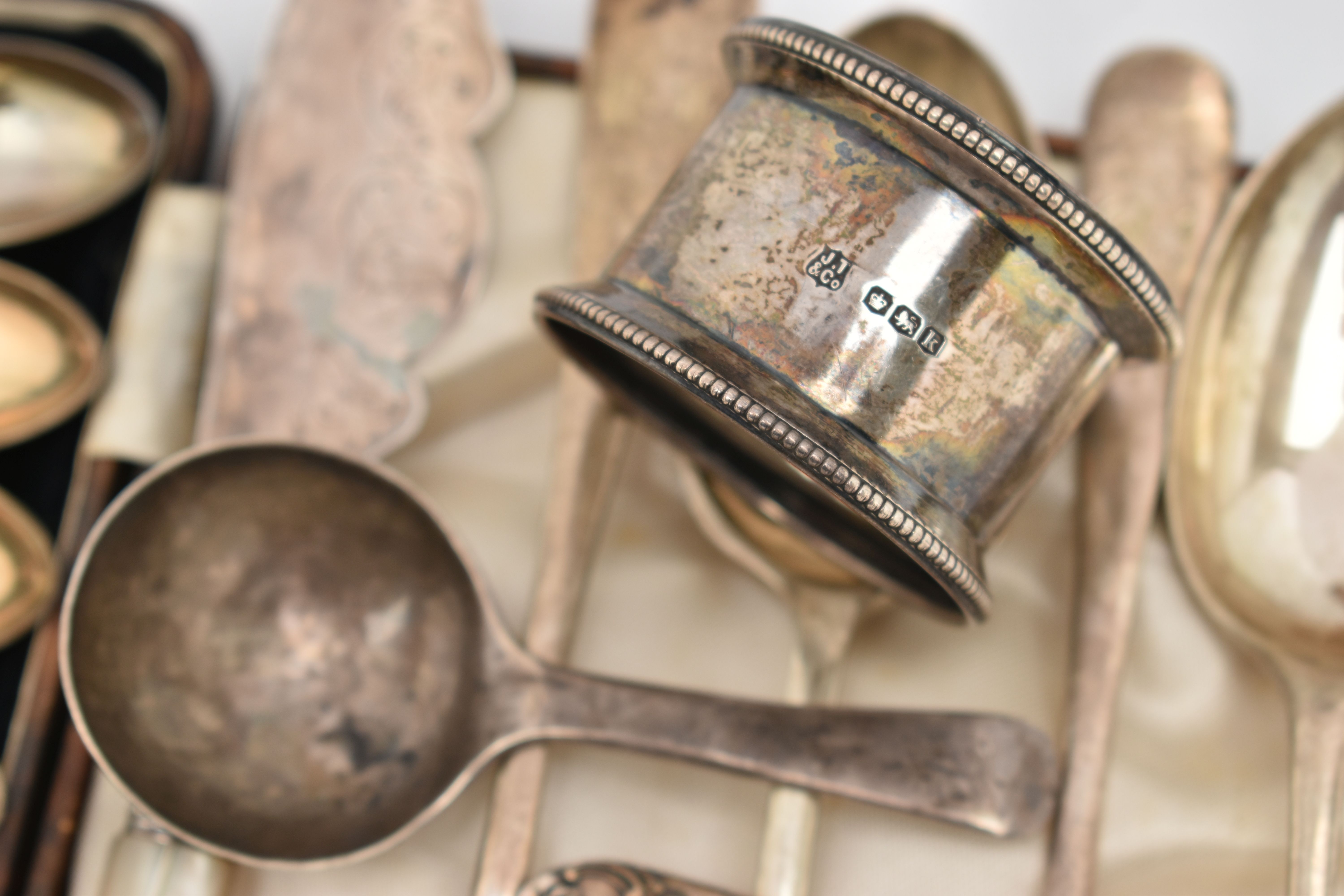 ASSORTED SILVER CUTLERY, to include a cased set of six silver teaspoons, hallmarked 'James - Image 5 of 5