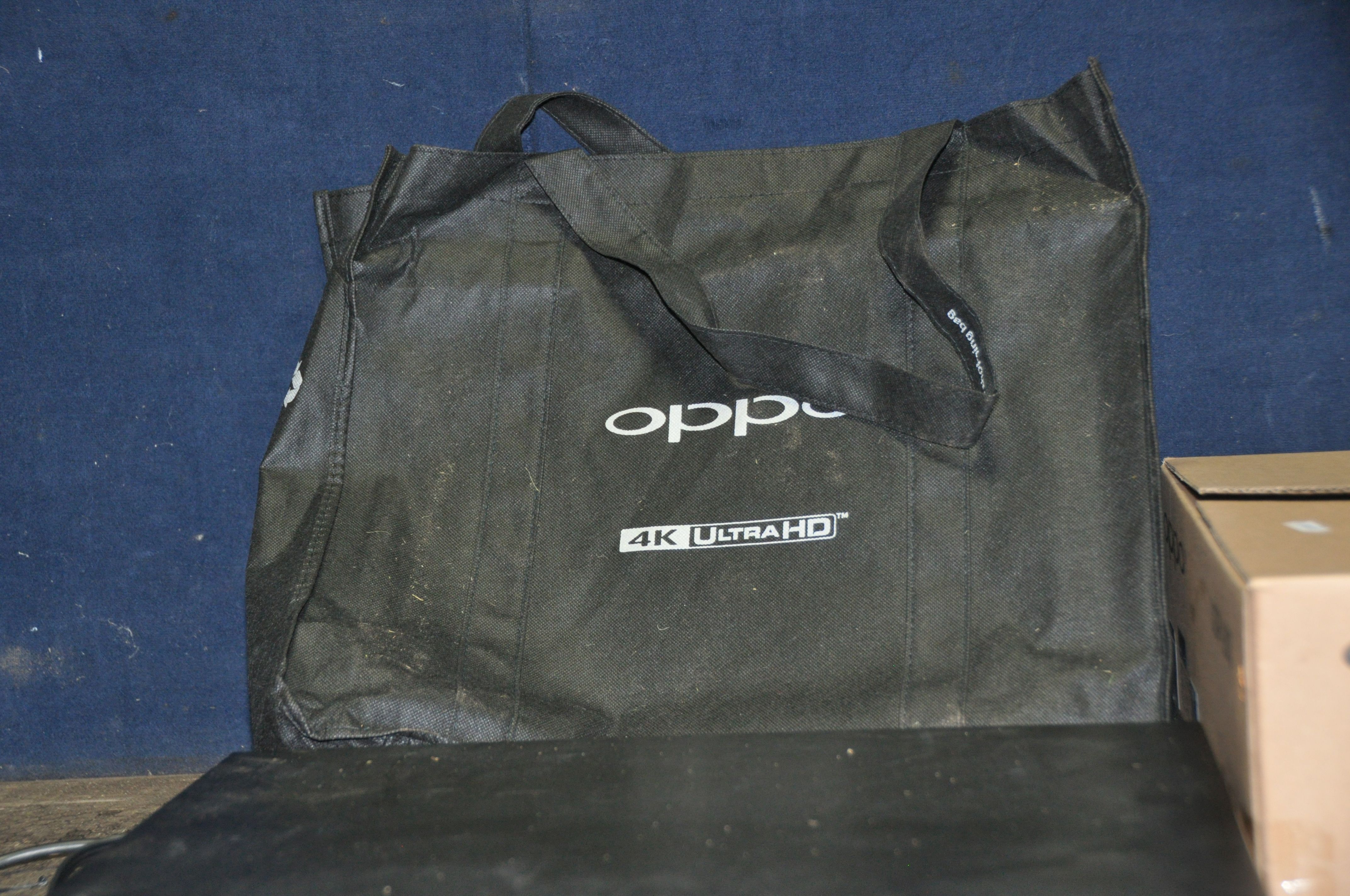 AN OPPO UDP-203 ULTRA HD 4K BLU RAY PLAYER with original packaging, remote, manual and bag (PAT pass - Image 3 of 4