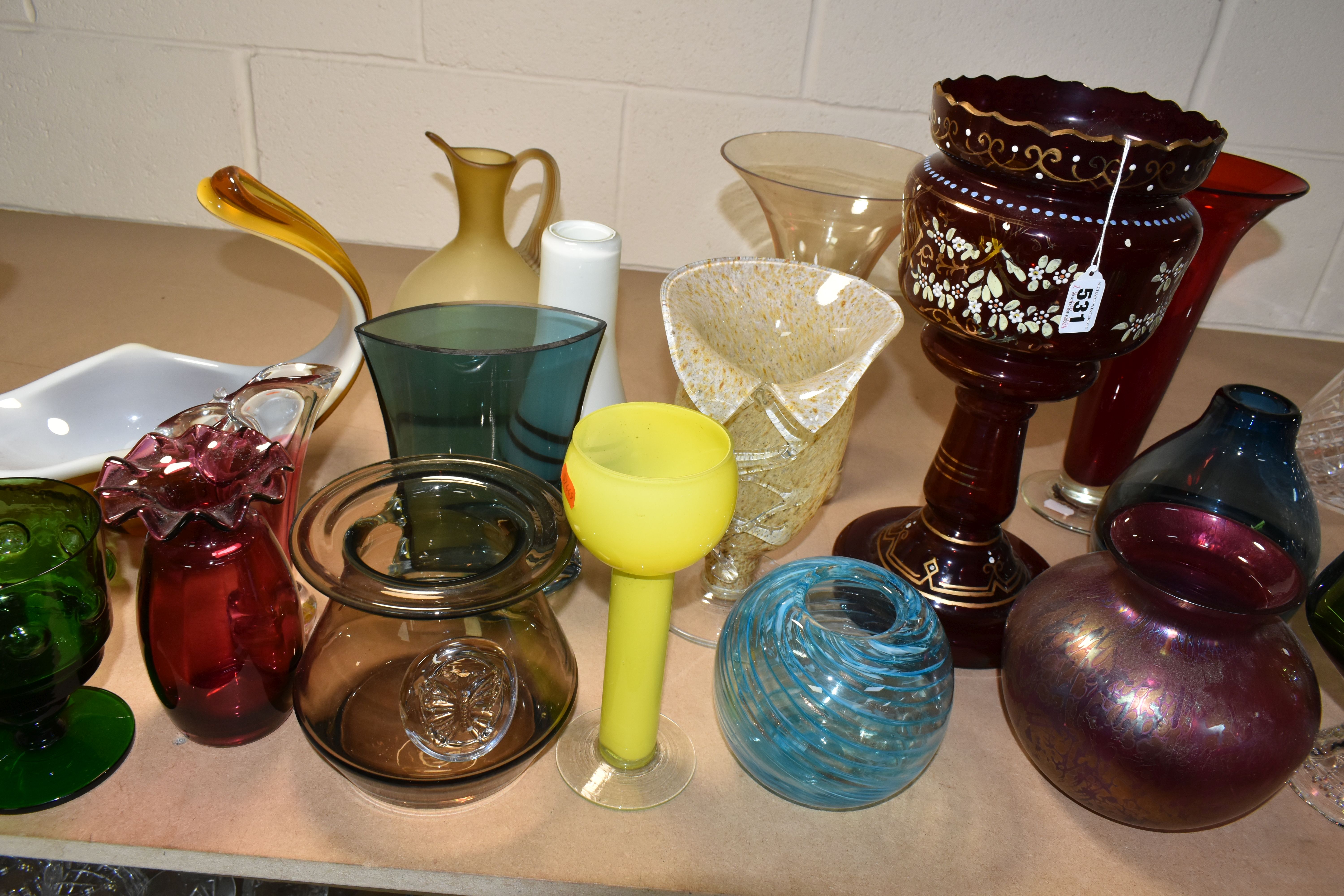 A SELECTION OF DECORATIVE COLOURED GLASSWARES, to include a Dartington vase with applied butterfly - Image 16 of 21
