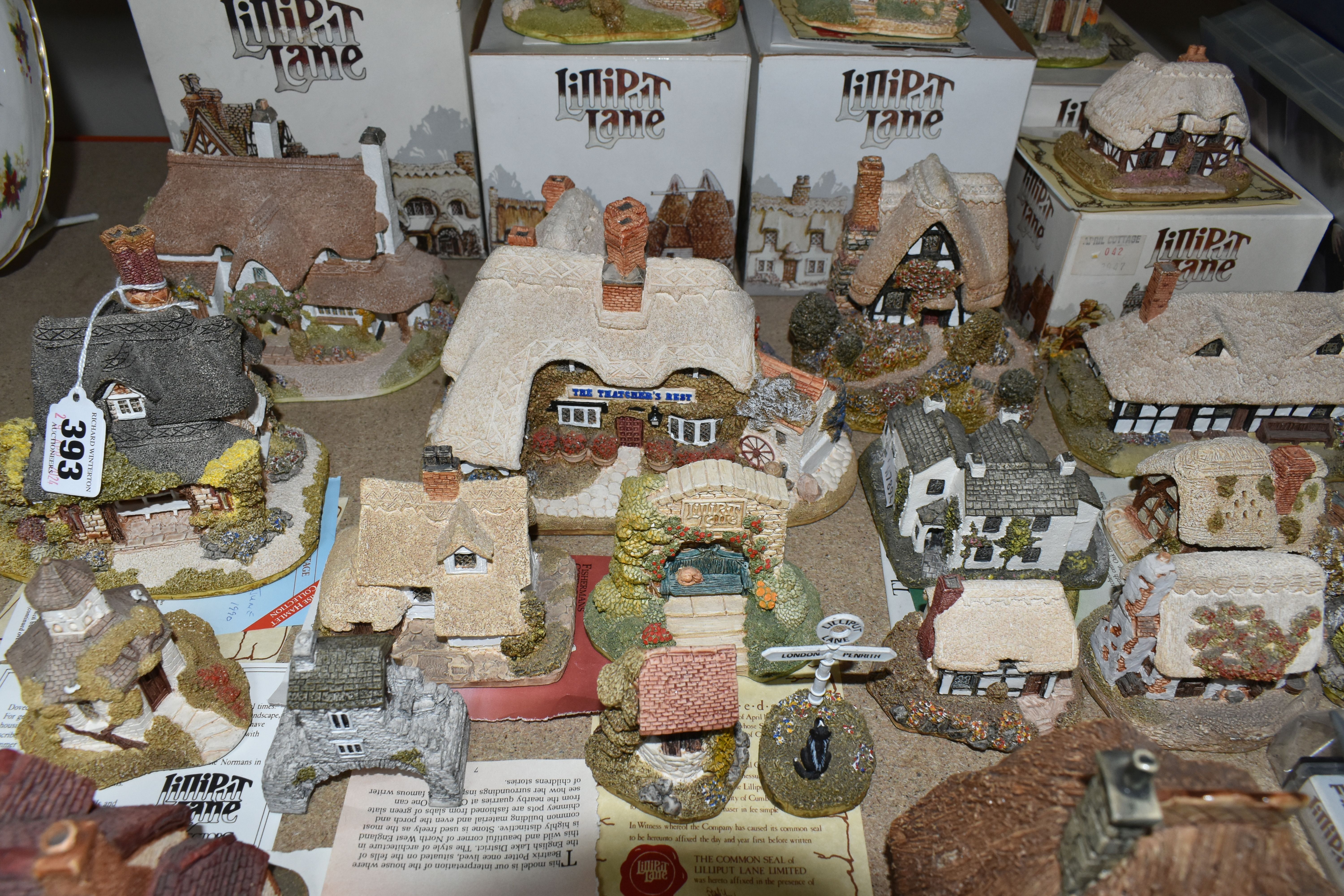 A COLECTION OF LILLIPUT LANE COTTAGES, five boxed houses comprising Circular Cottage and Oak Cottage - Image 4 of 9