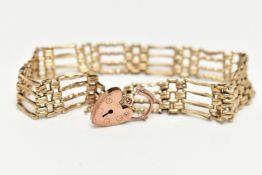 A 9CT GOLD GATE BRACELET, yellow gold four bar gate bracelet, hallmarked 9ct Birmingham, fitted with