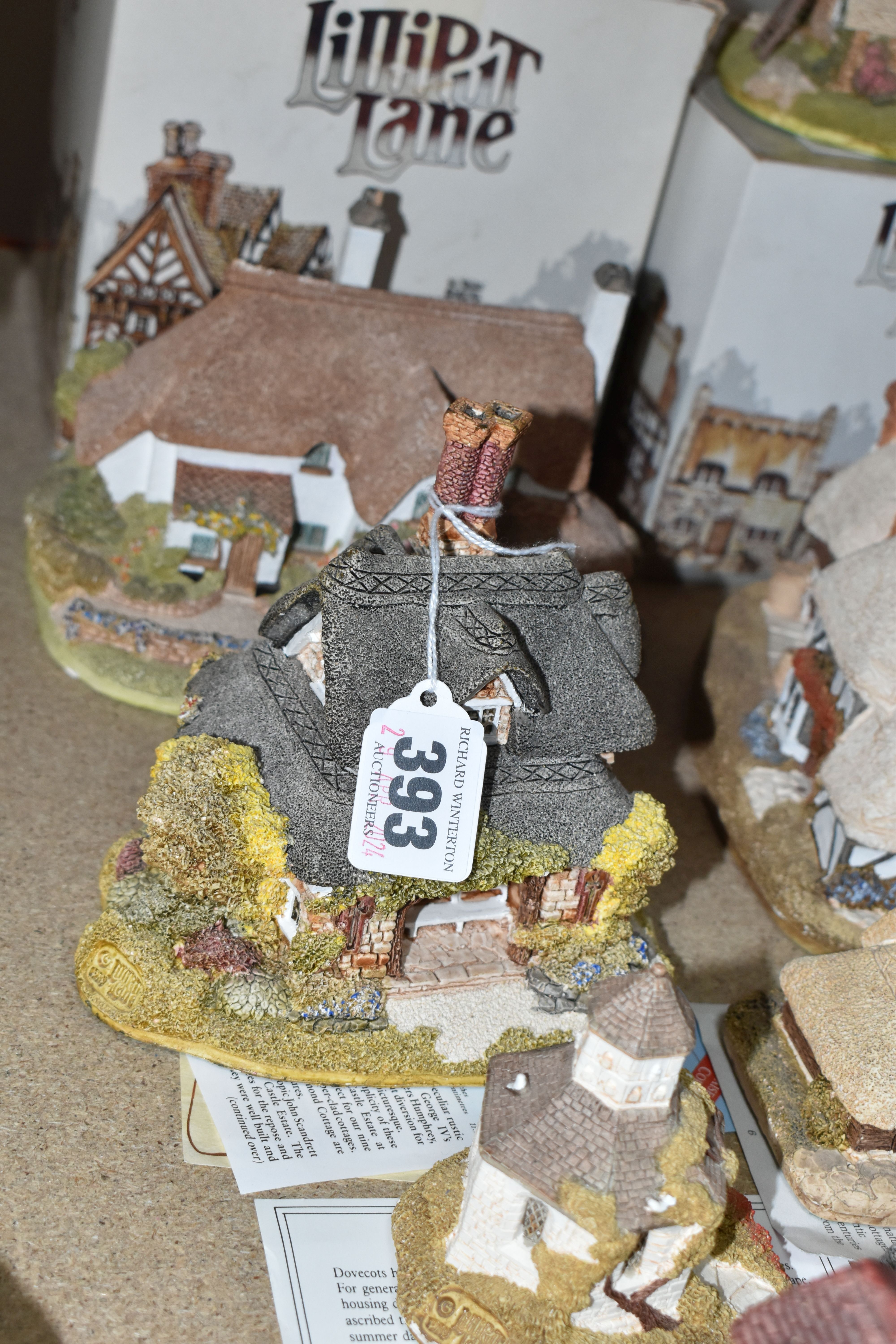 A COLECTION OF LILLIPUT LANE COTTAGES, five boxed houses comprising Circular Cottage and Oak Cottage - Image 5 of 9