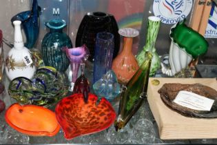 A GROUP OF COLOURED GLASS VASES AND BOWLS, ETC, to include an ovoid Mdina vase, a white cased bud