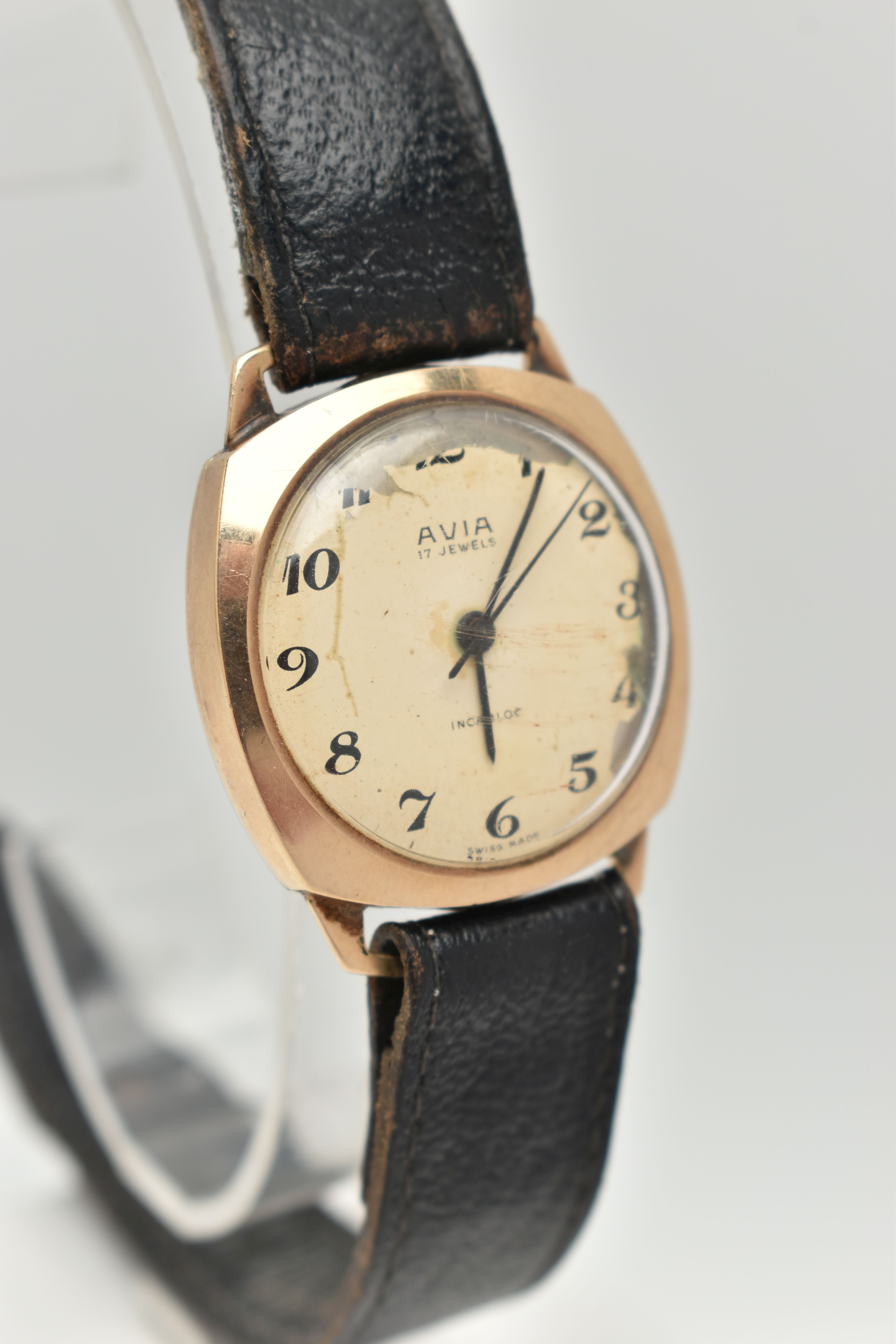 A GENTS 9CT GOLD 'AVIA' WRISTWATCH, manual wind (missing crown), round cream dial signed 'Avia 17 - Image 3 of 6