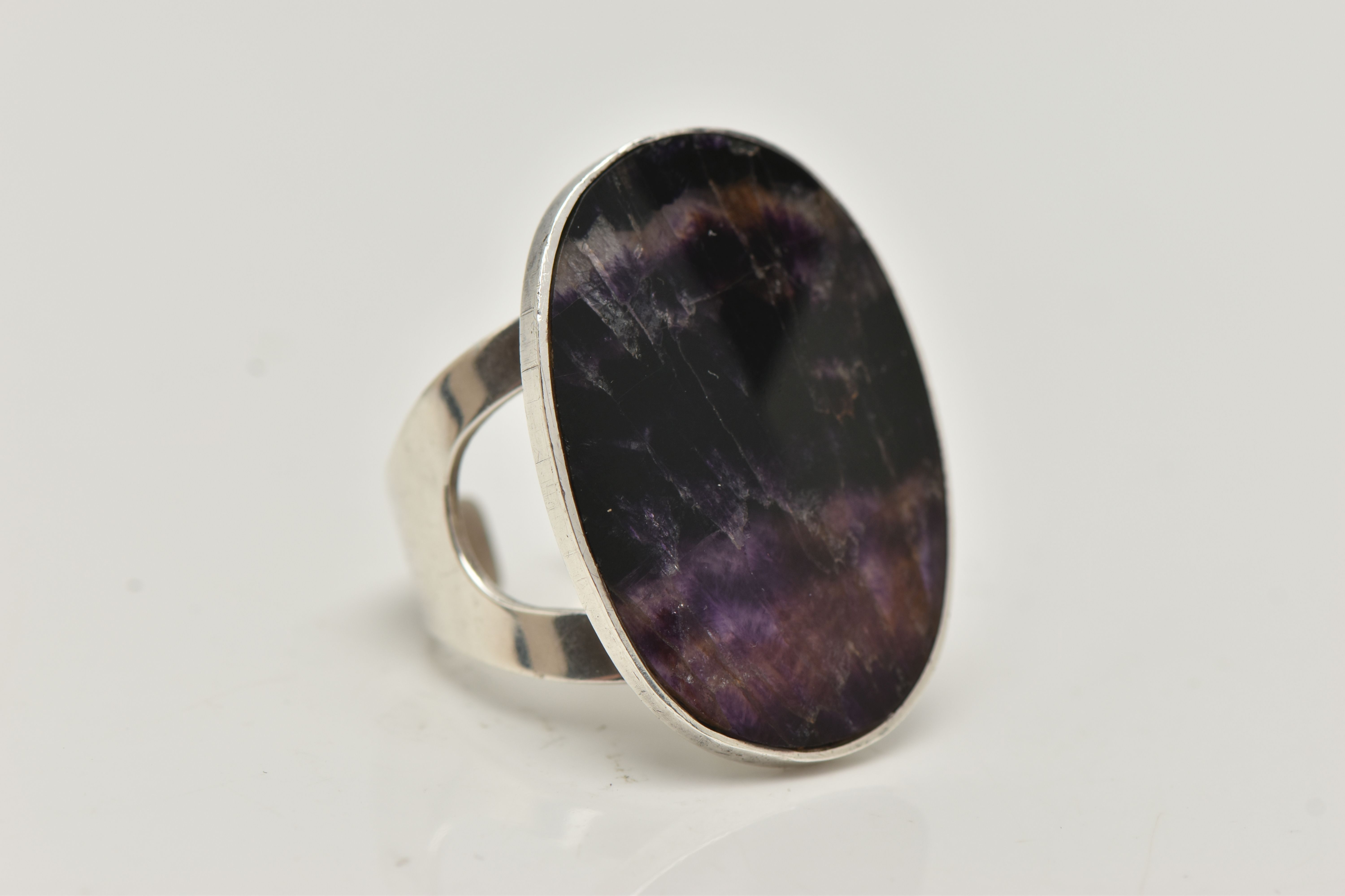 A SILVER BLUE JOHN FLUORITE RING, of a large oval form, measuring approximately length 31.0mm x 21. - Image 4 of 4