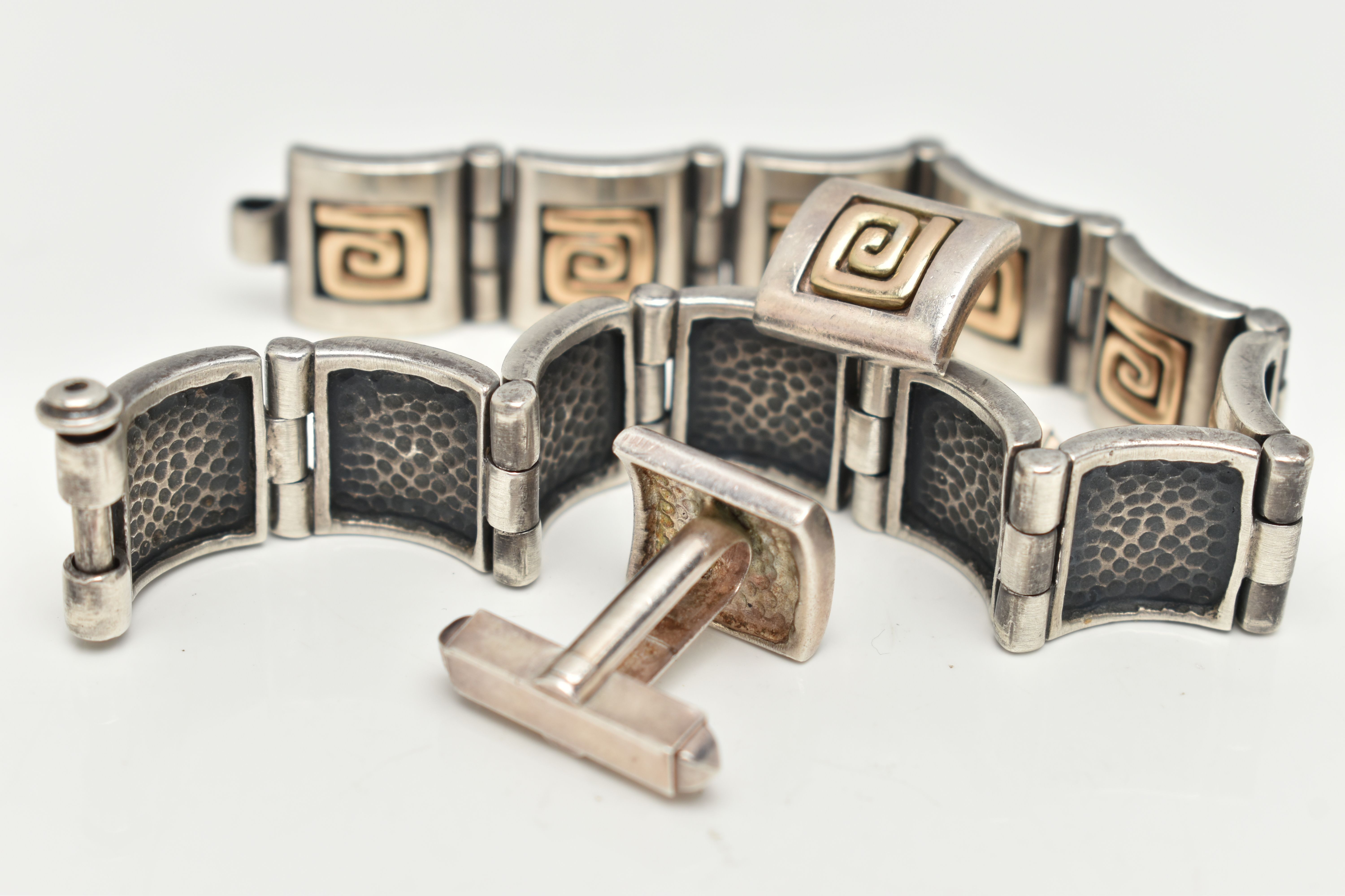 A BI COLOUR GREEK KEY BRACELET AND CUFFLINKS, a white metal bracelet comprised of twelve square - Image 3 of 4