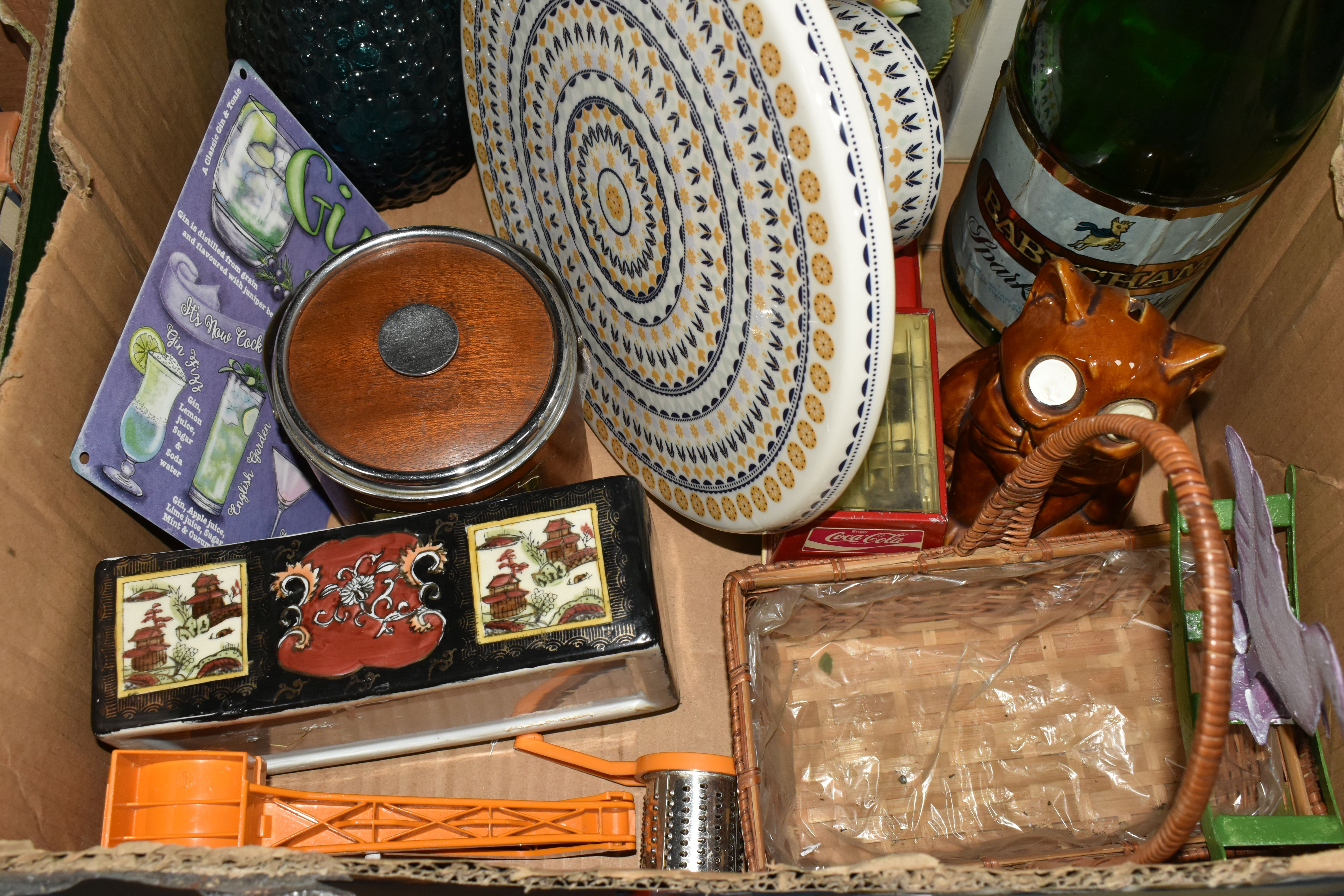 ONE BOX AND LOOSE MISCELLANEOUS SUNDRIES, to include a mid-century framed print of 'Scarlet - Image 3 of 6