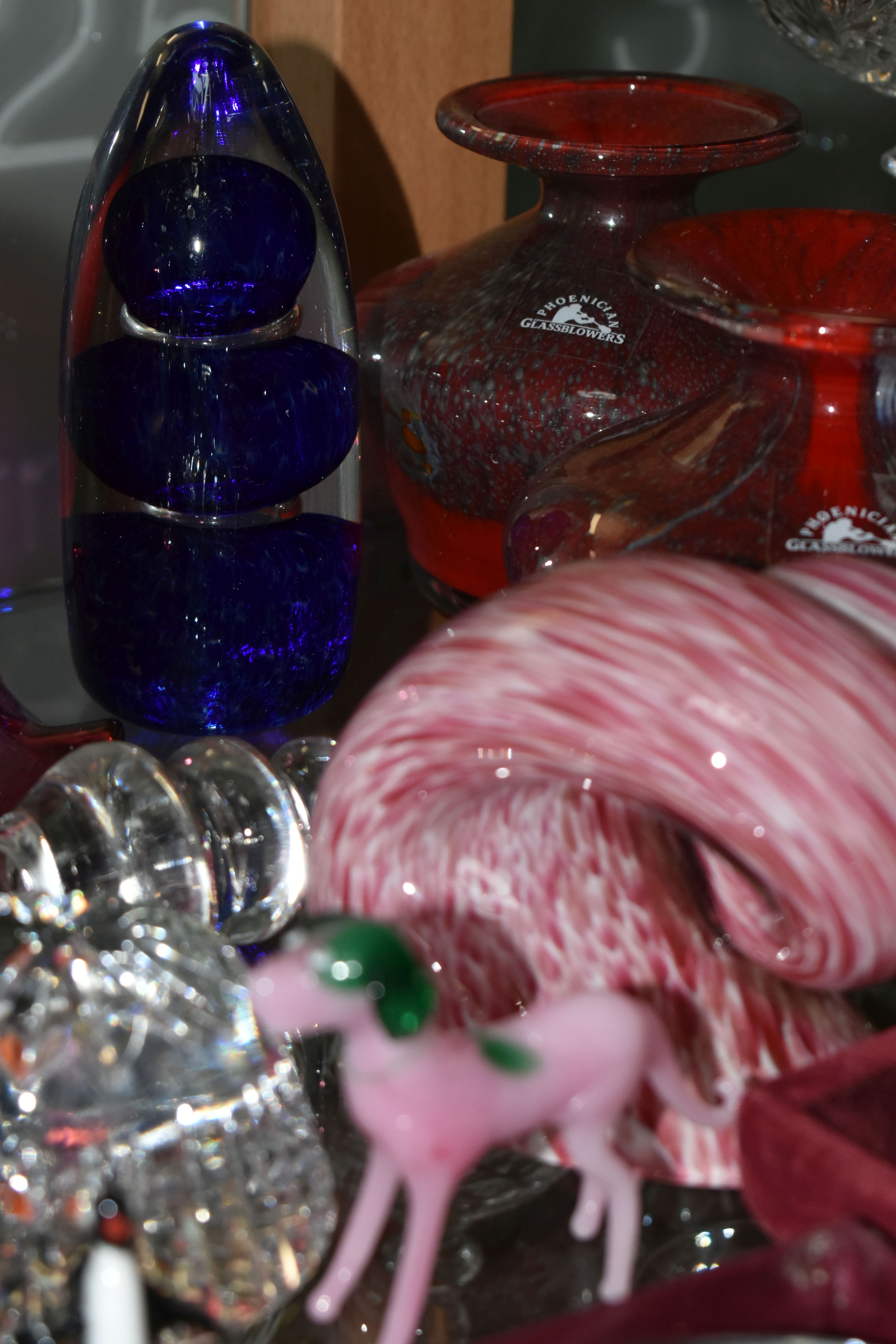 A GROUP OF COLOURED ART GLASS AND LAMPWORK ANIMALS, comprising a clear amethyst Webb Corbett - Image 11 of 11